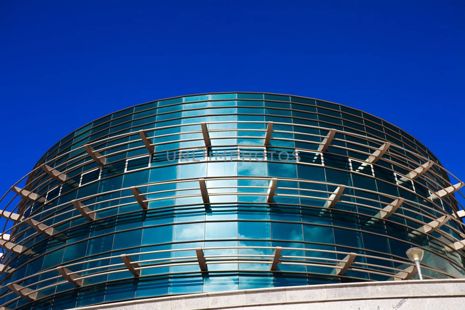 Office building on the basis of large windows and of modern style
