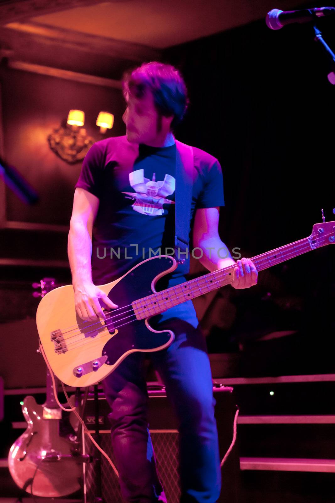 EL PUERTO DE SANTA MARIA, SPAIN - APR 24: Concert of the group of Indie Pop, Champagne on Apr 24, 2009, on the discotheque Mucho Teatro on El Puerto de Santa Maria, Cadiz, Spain