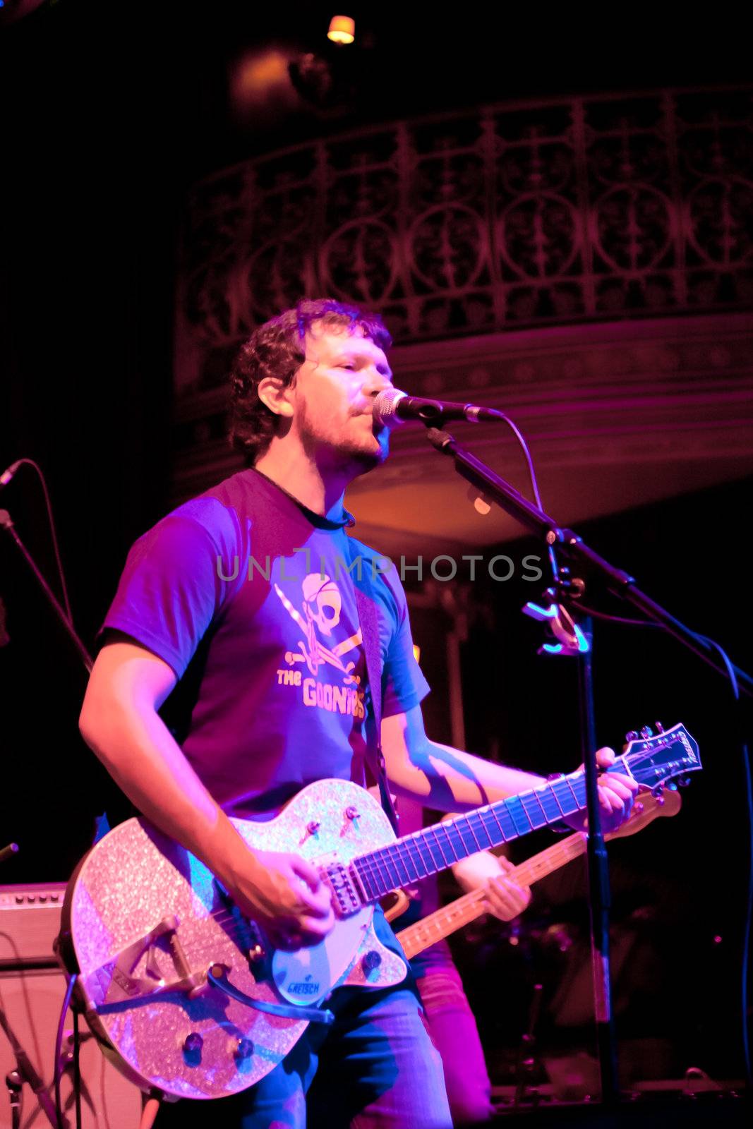 EL PUERTO DE SANTA MARIA, SPAIN - APR 24: Concert of the group of Indie Pop, Champagne on Apr 24, 2009, on the discotheque Mucho Teatro on El Puerto de Santa Maria, Cadiz, Spain