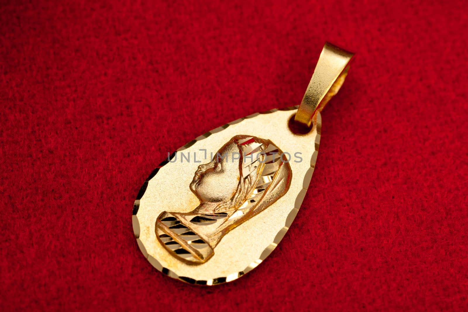 Precious gold pendant of the virgin girl, ideal to give  as a present for the young persons in the first communion