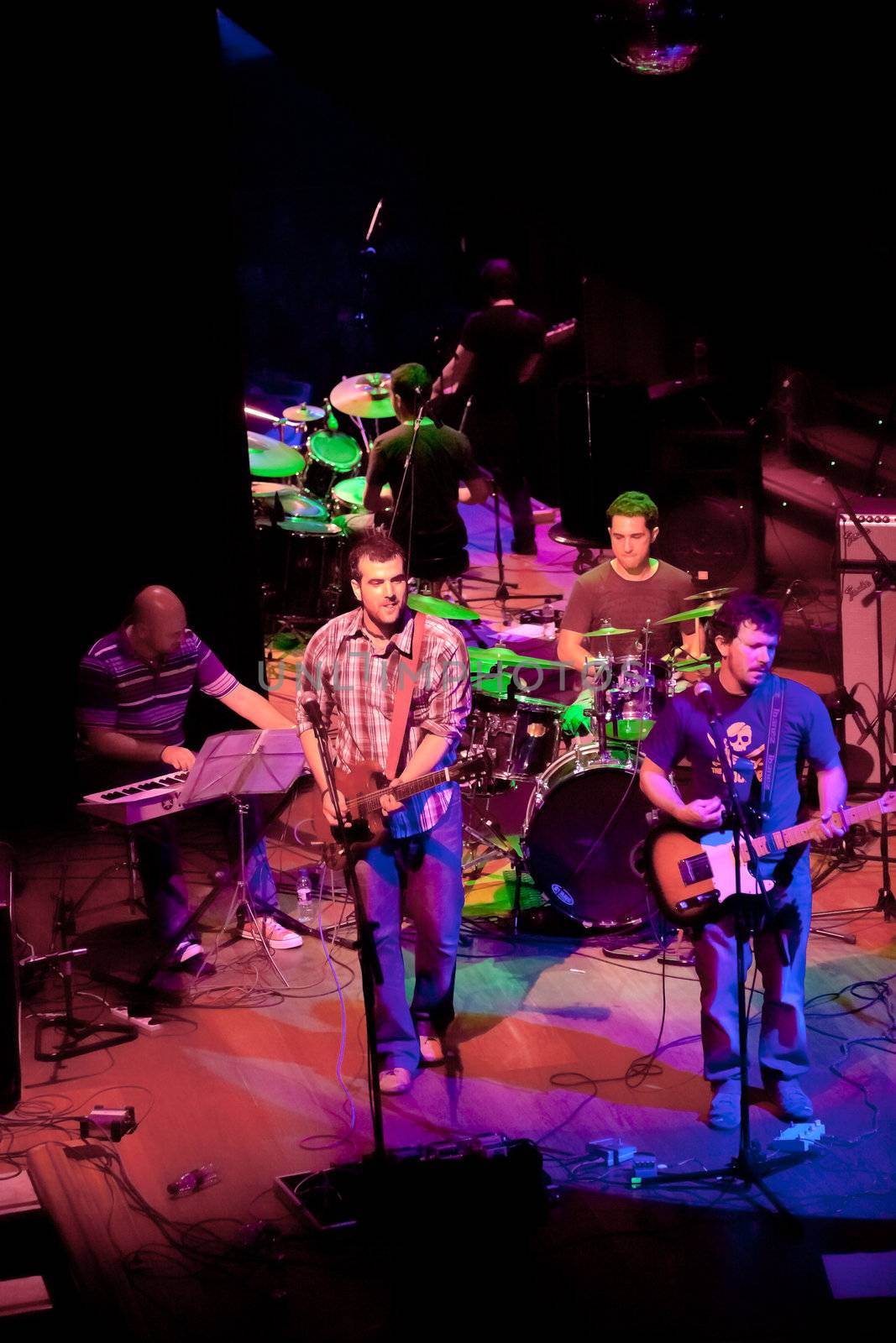 EL PUERTO DE SANTA MARIA, SPAIN - APR 24: Concert of the group of Indie Pop, Champagne on Apr 24, 2009, on the discotheque Mucho Teatro on El Puerto de Santa Maria, Cadiz, Spain