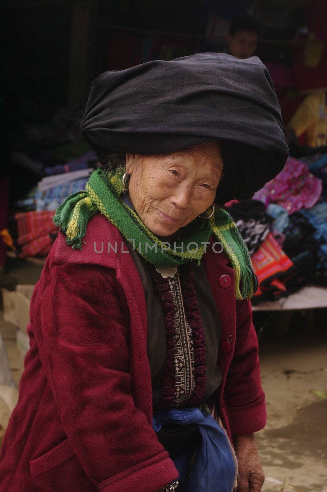 Grandmother in Sin Ho market by Duroc