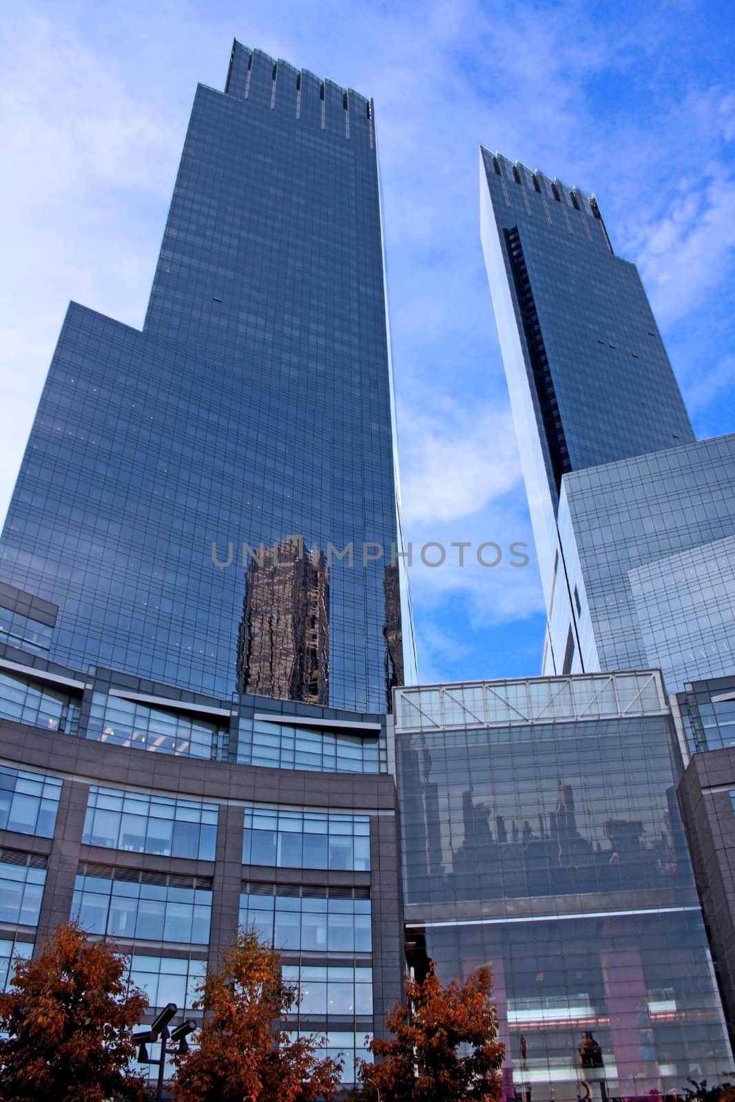 Two modern skyscrapers reaching for the sky in New York city