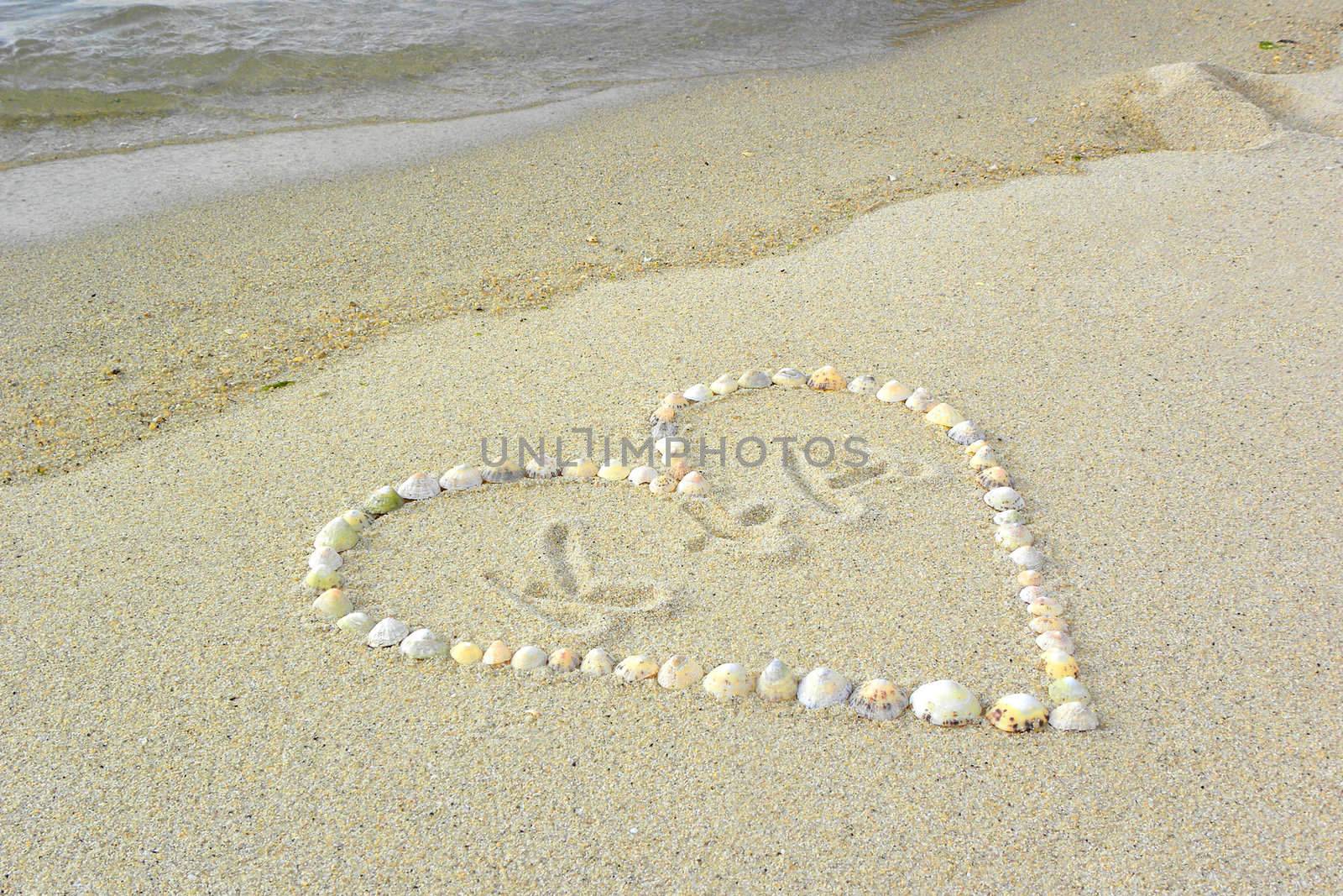 Heart in the sand by Bestpictures