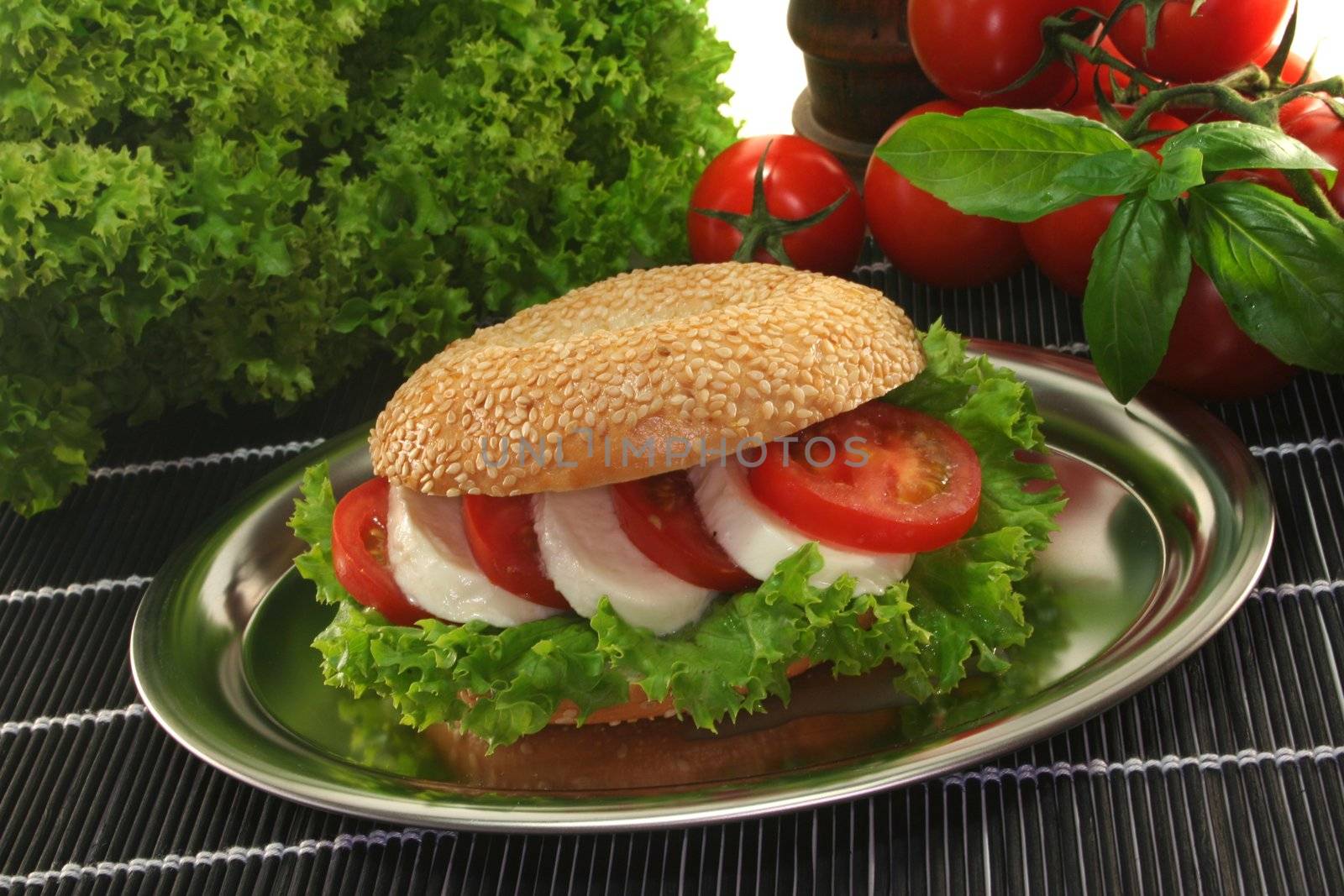 Bagel with tomato and mozzarella by discovery