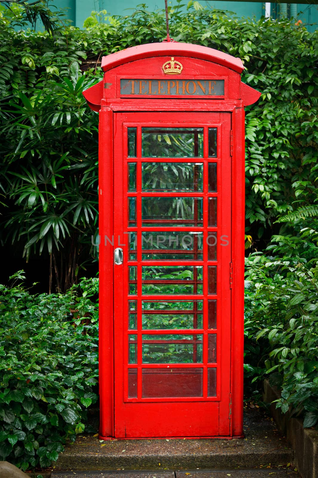 Red English telephone booth by dimol