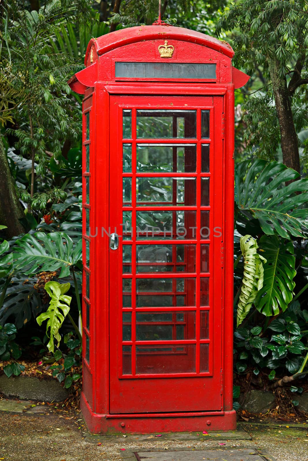 Red English telephone booth by dimol