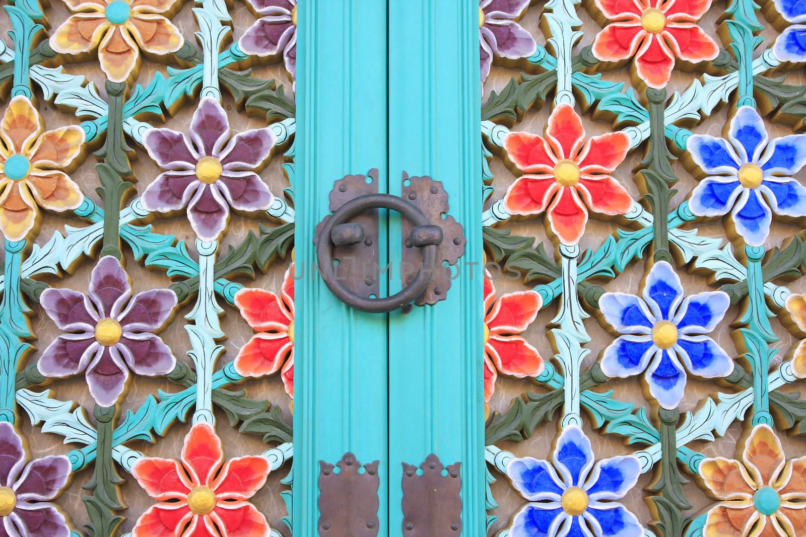 Door on old Korean-style heritage temple.