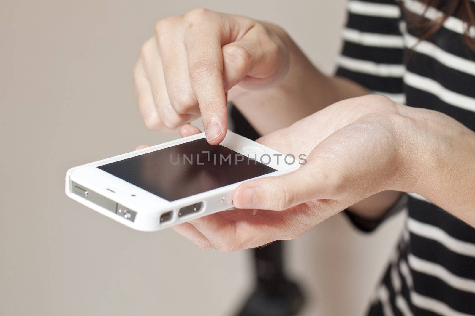 Human hand using smart phone by kawing921