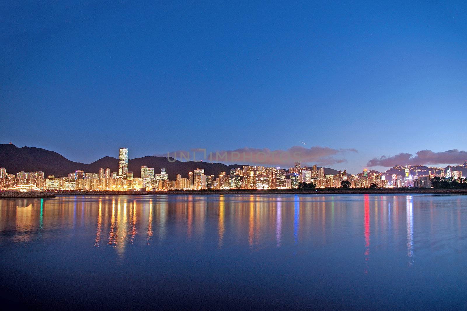 Hong Kong skyline by kawing921