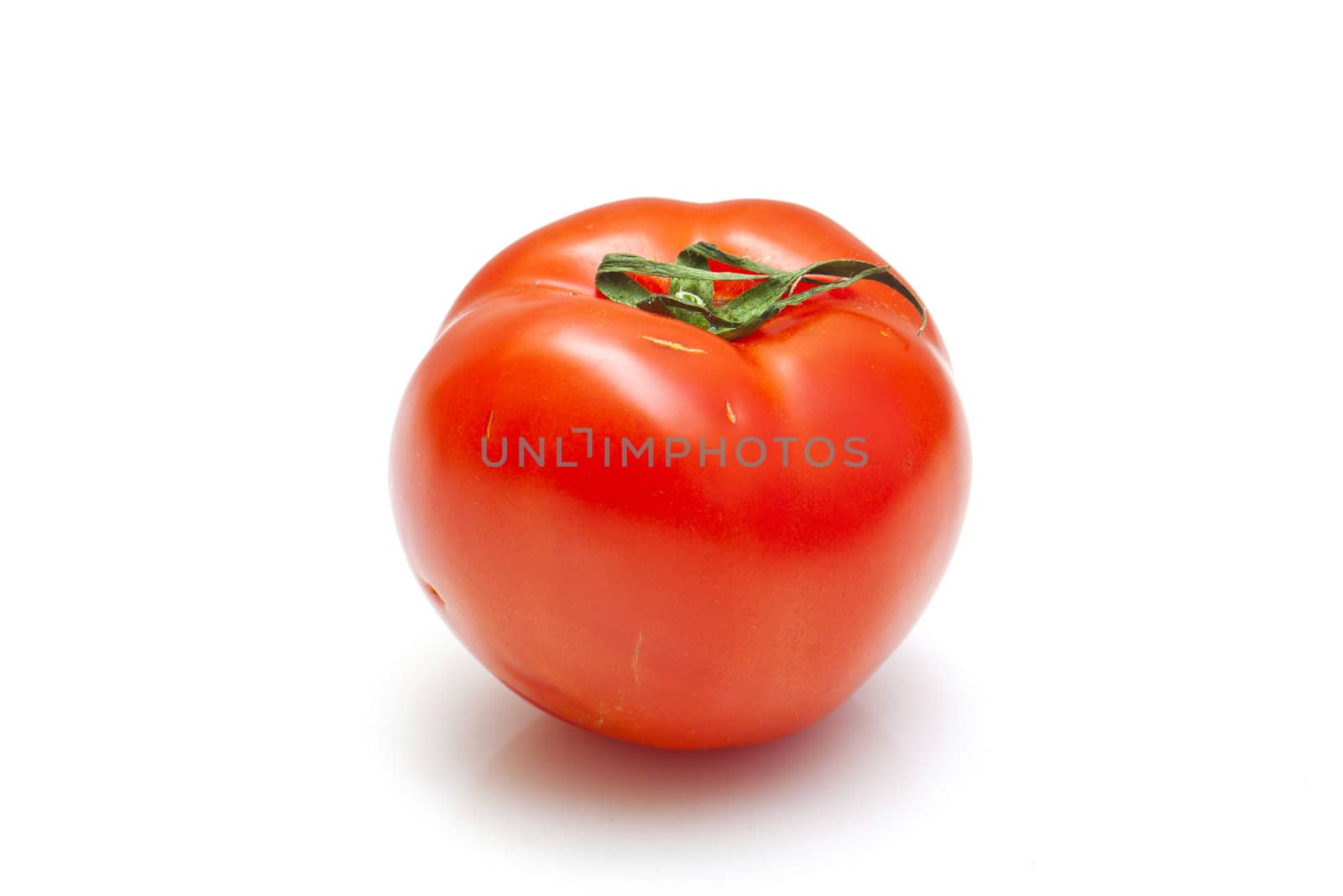 Fresh tomato isolated on white background by kawing921