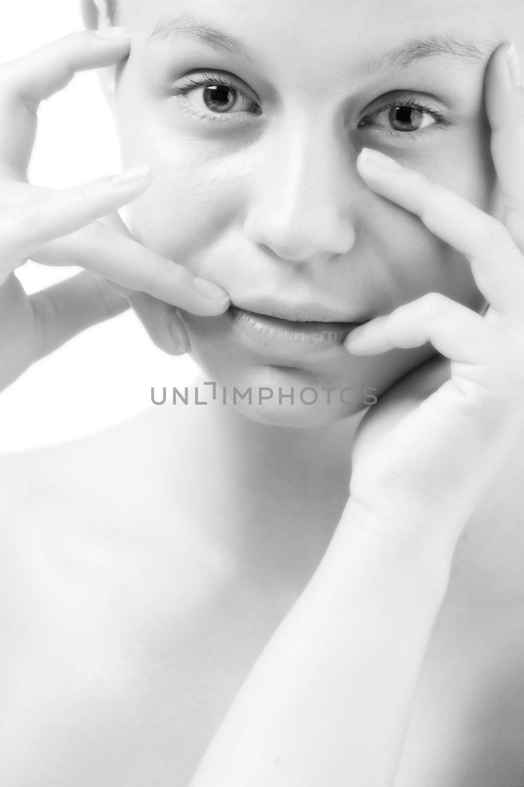 Natural black and white face by DNFStyle