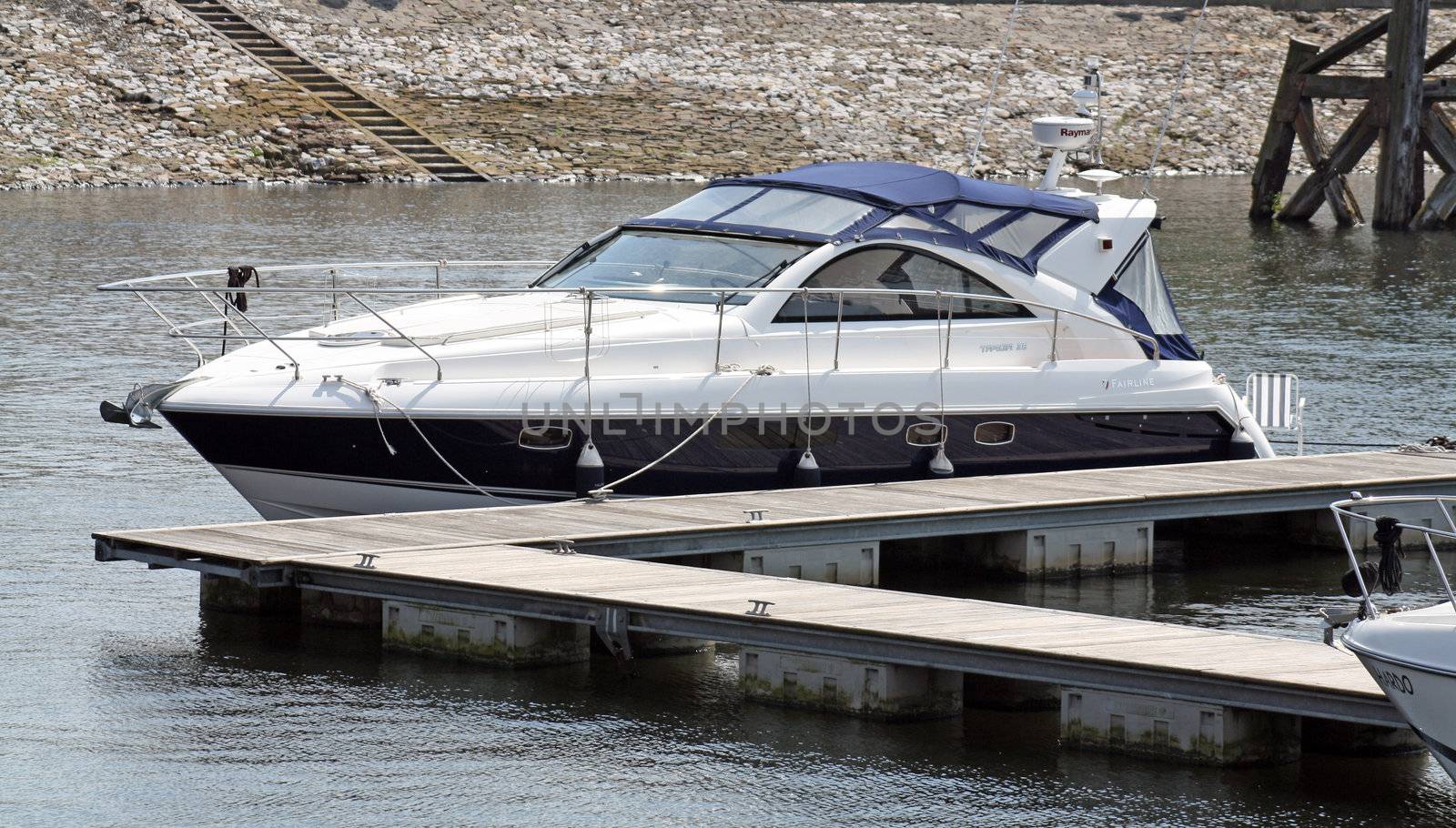 boat on cardiff bay