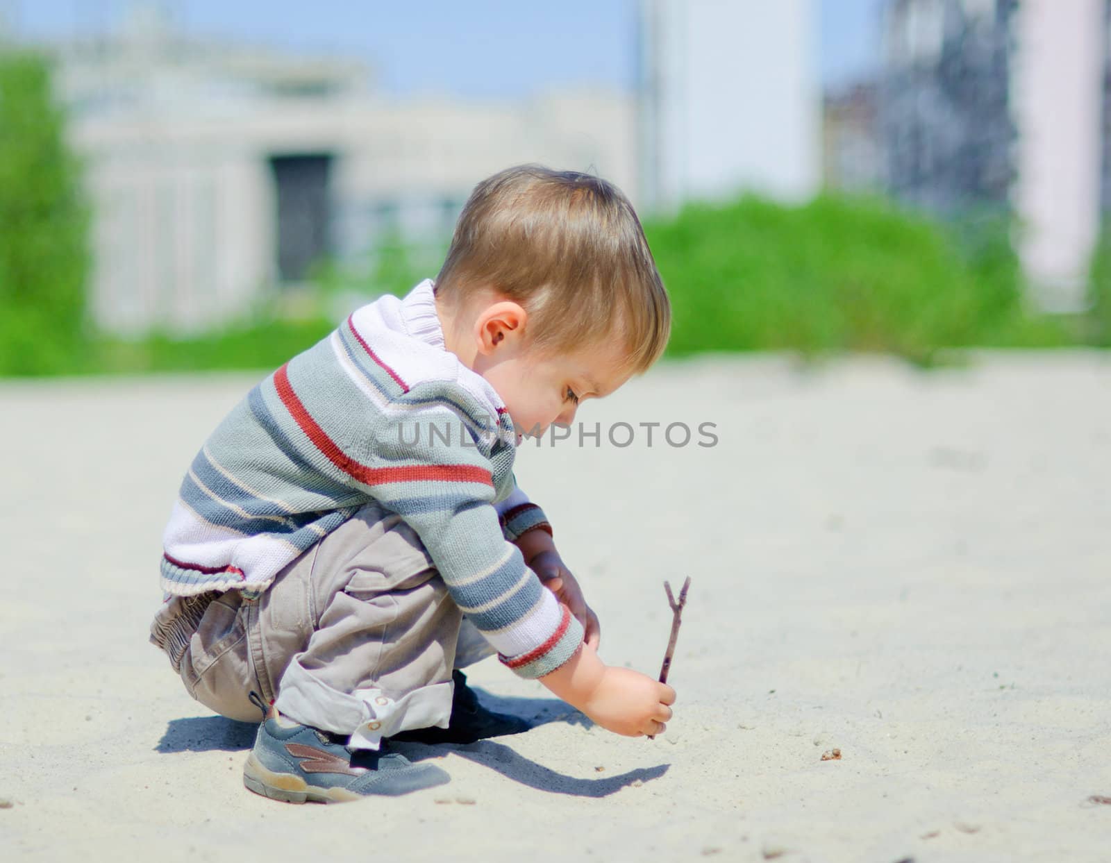 The Boy On Sand by maxoliki