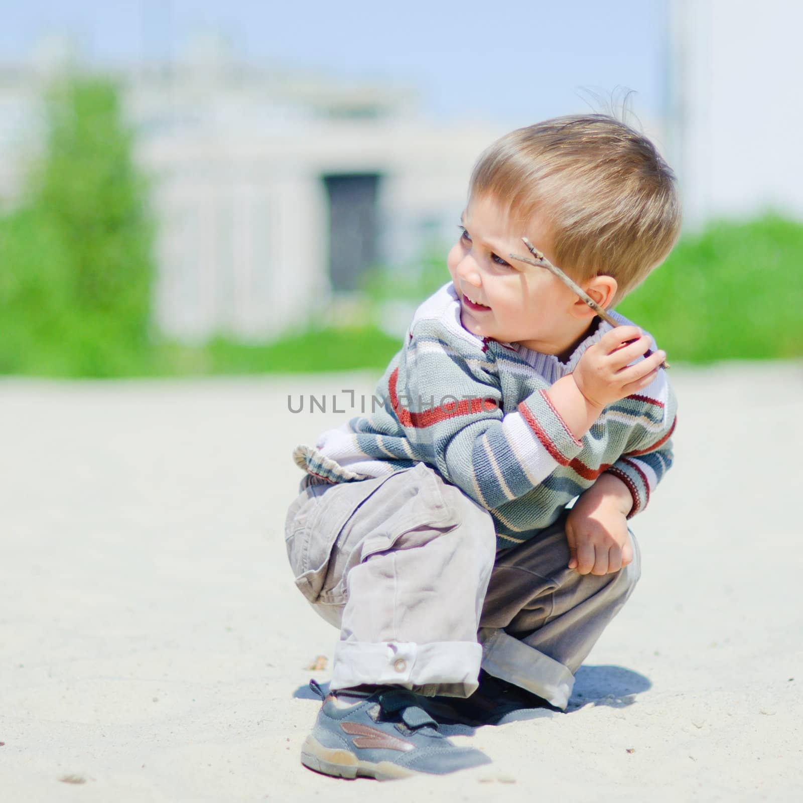 The Boy On Sand by maxoliki