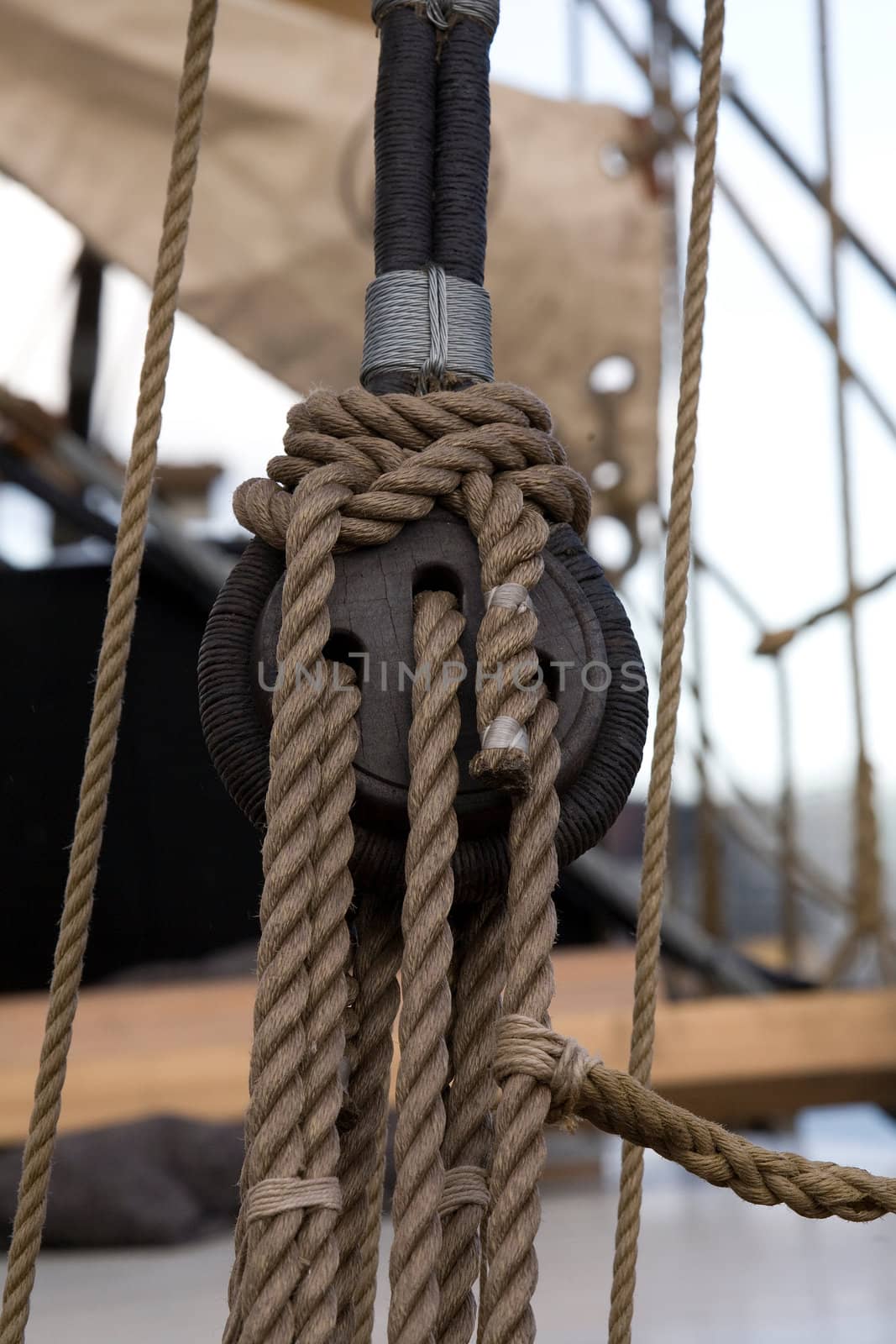 Old wooden block with rope. 