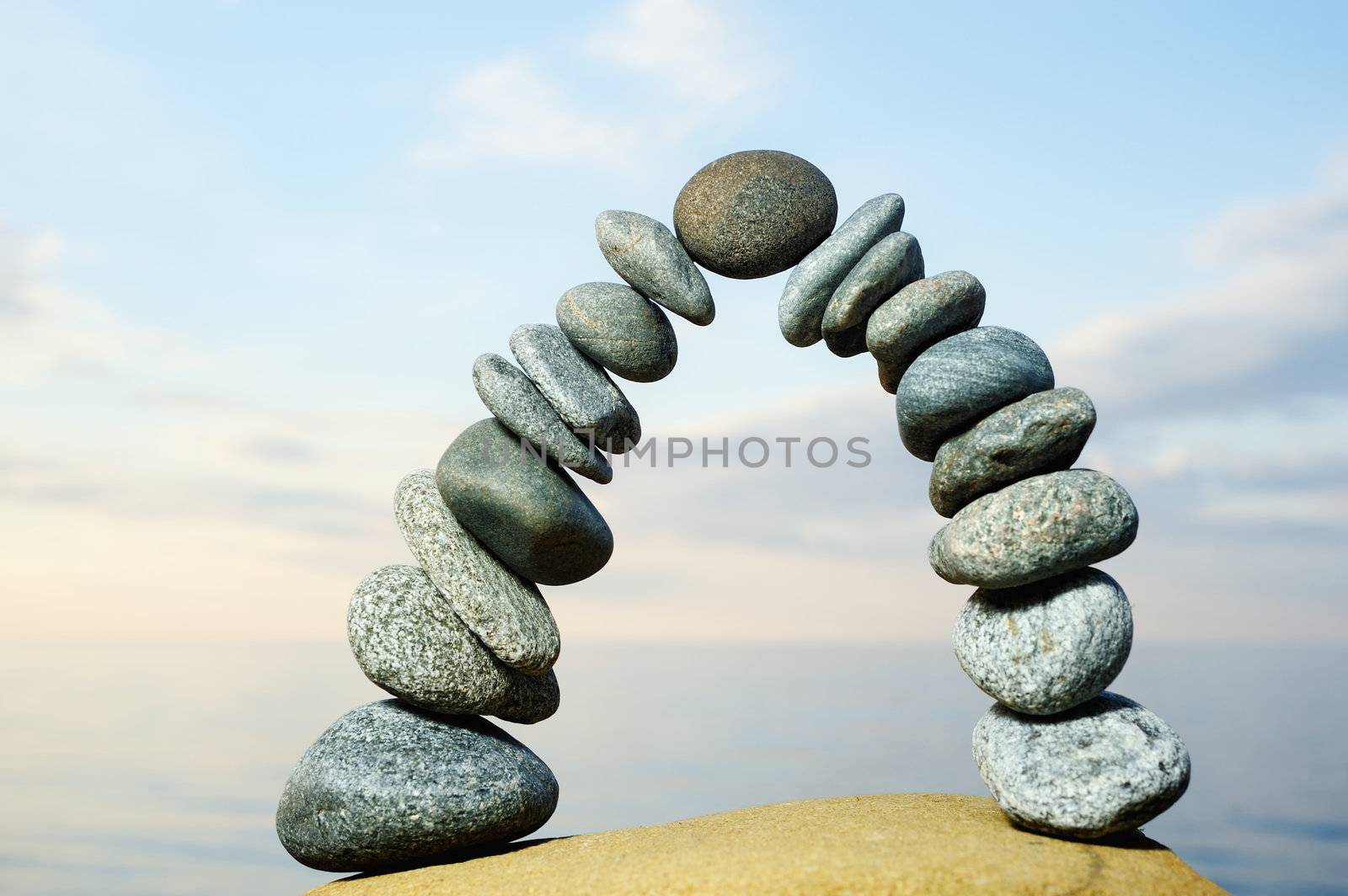 Arc crookedness of the pebbles on the seashore