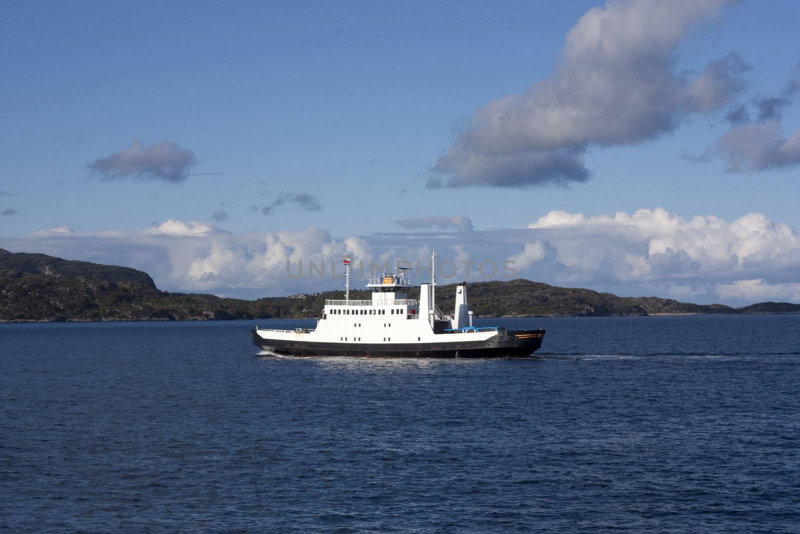 Ferry boat moving towards the coast 