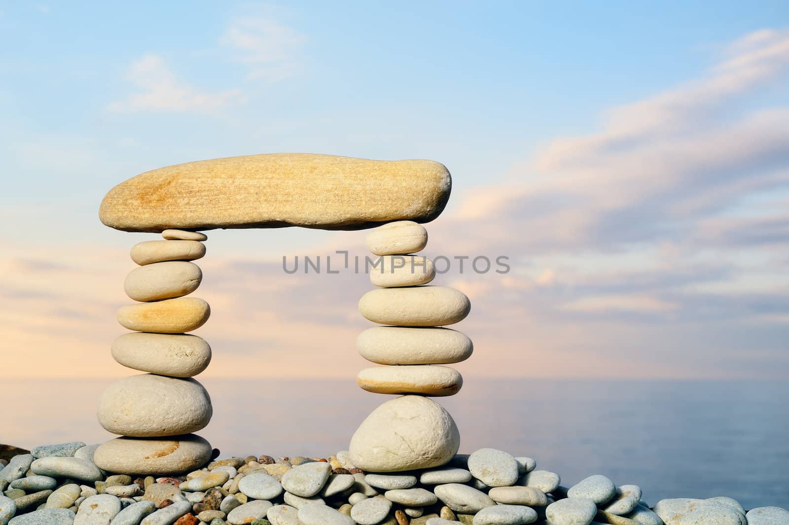 Long horizontal stone between a piles of pebbles