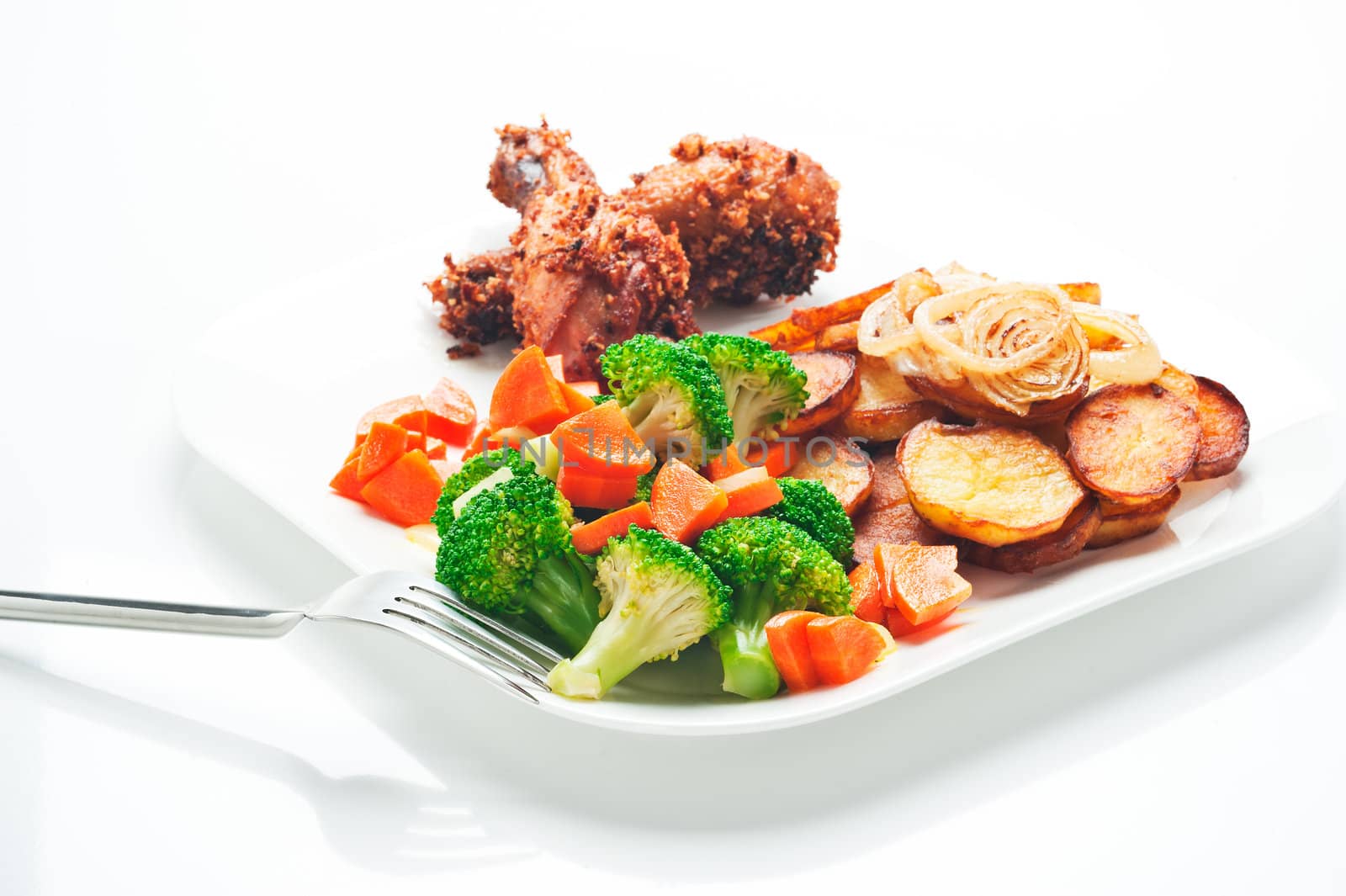 Fried potatoes broccoli carrots and roasted chicken