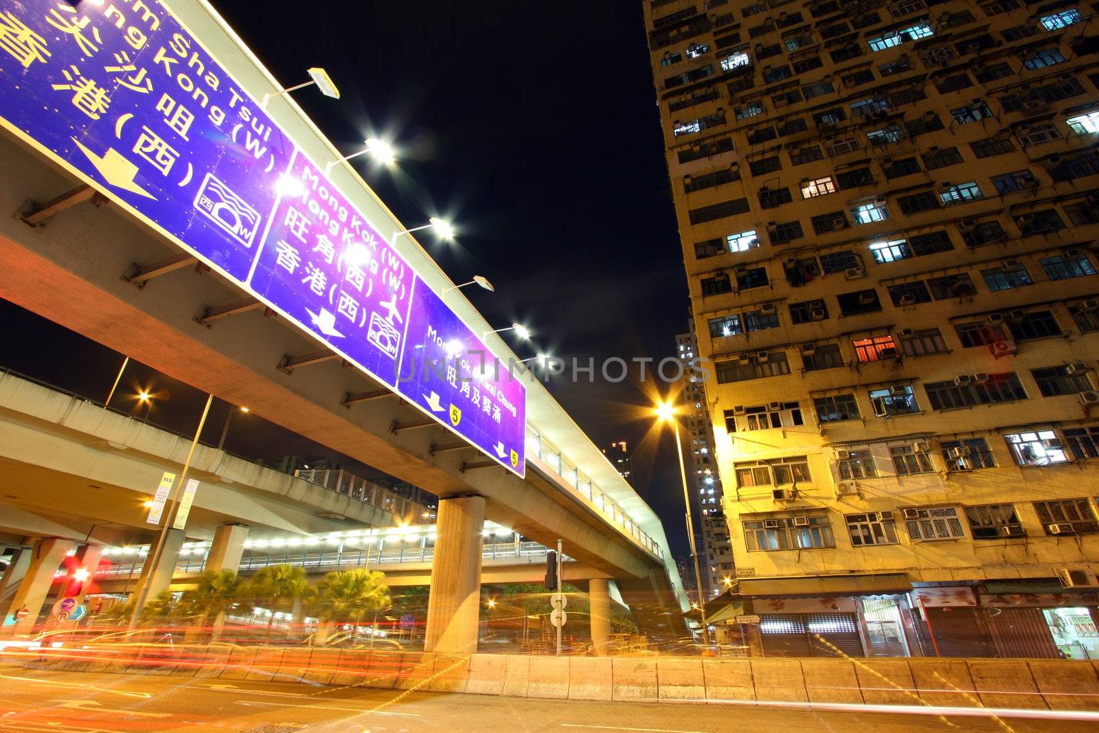 Traffic in Hong Kong at night by kawing921