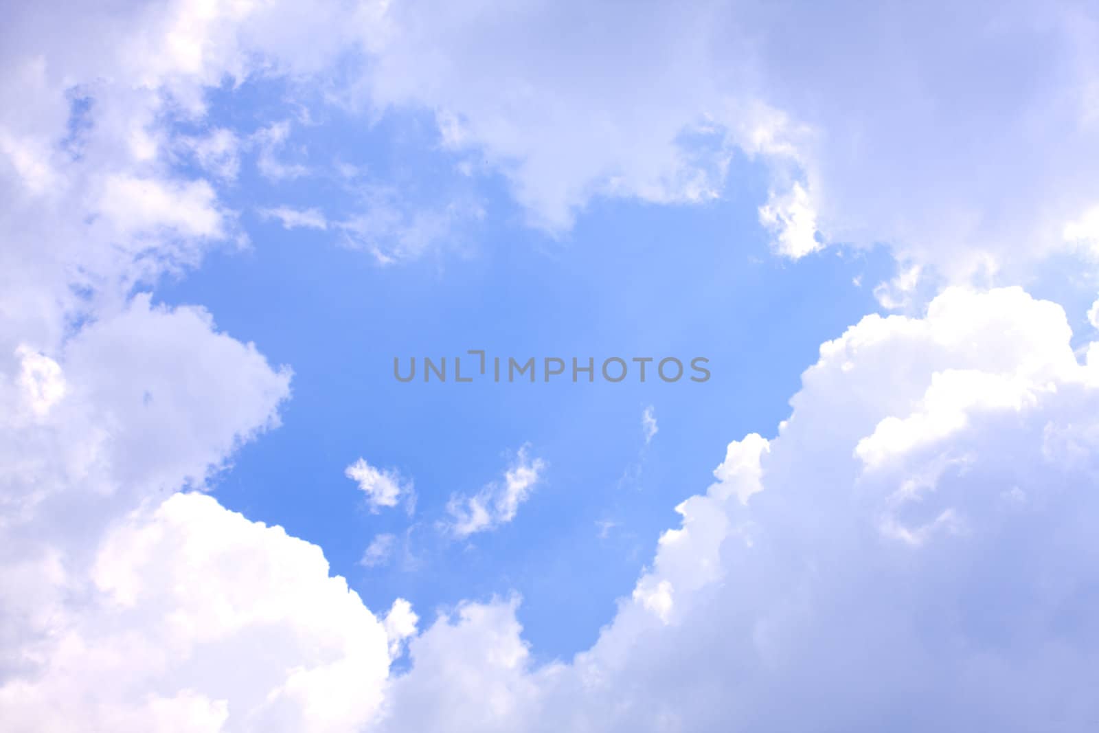 Spaces in the sky. Box of clouds that pass through the sky.