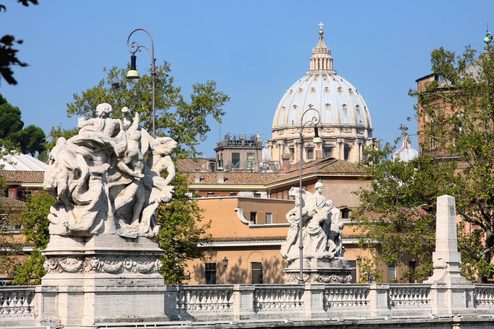 Bridge Il Tevere a Ponte Vittorio Emanuele II in Rome, Italy 