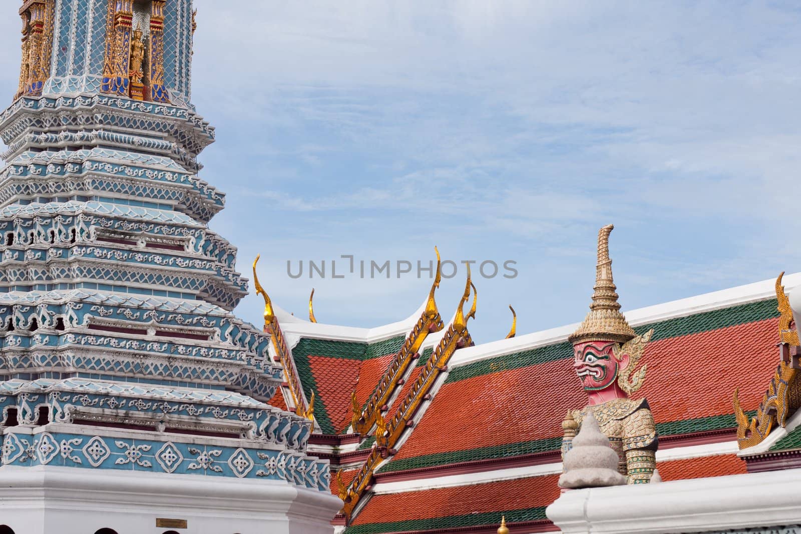 Chedi Wat Phra Kaeo. by a454