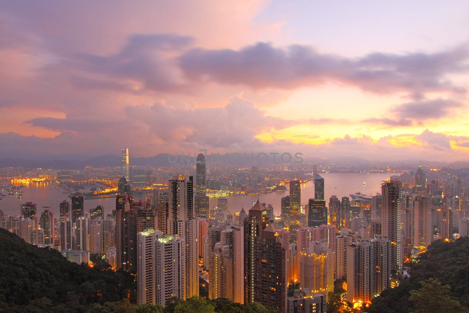 Hong Kong sunrise by kawing921