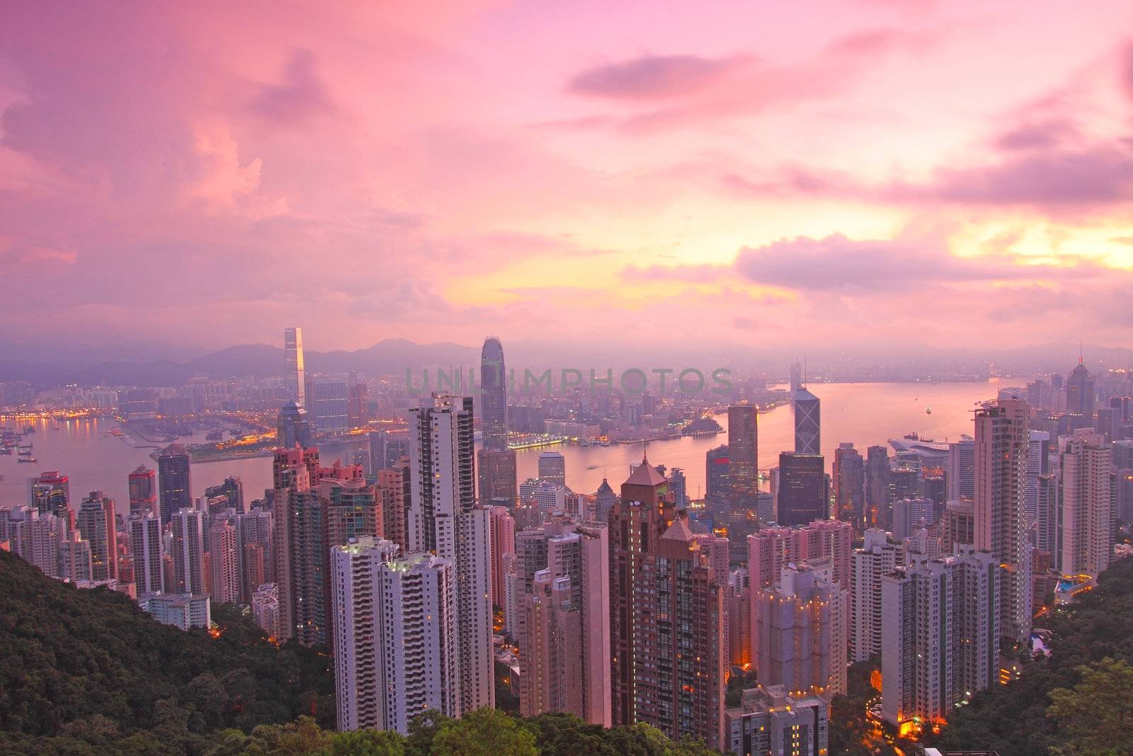 Hong Kong sunrise by kawing921