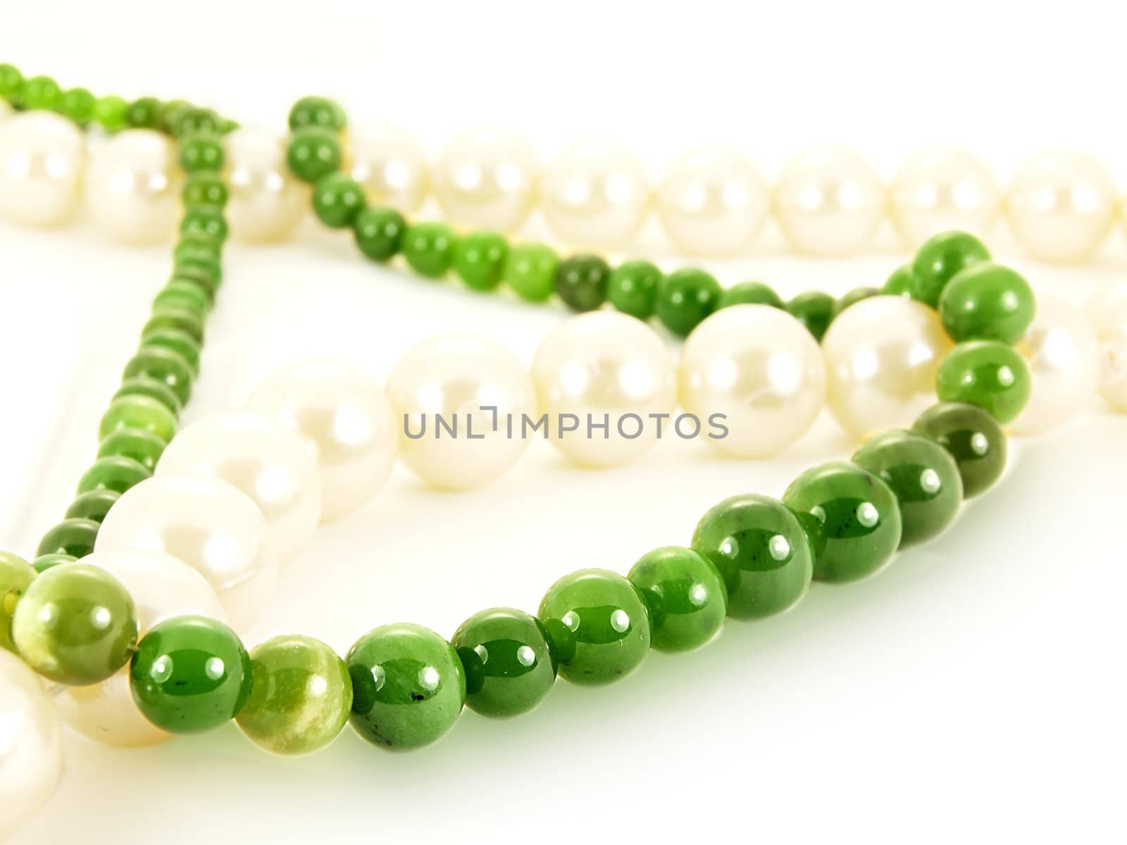 Green gemstone by Arvebettum