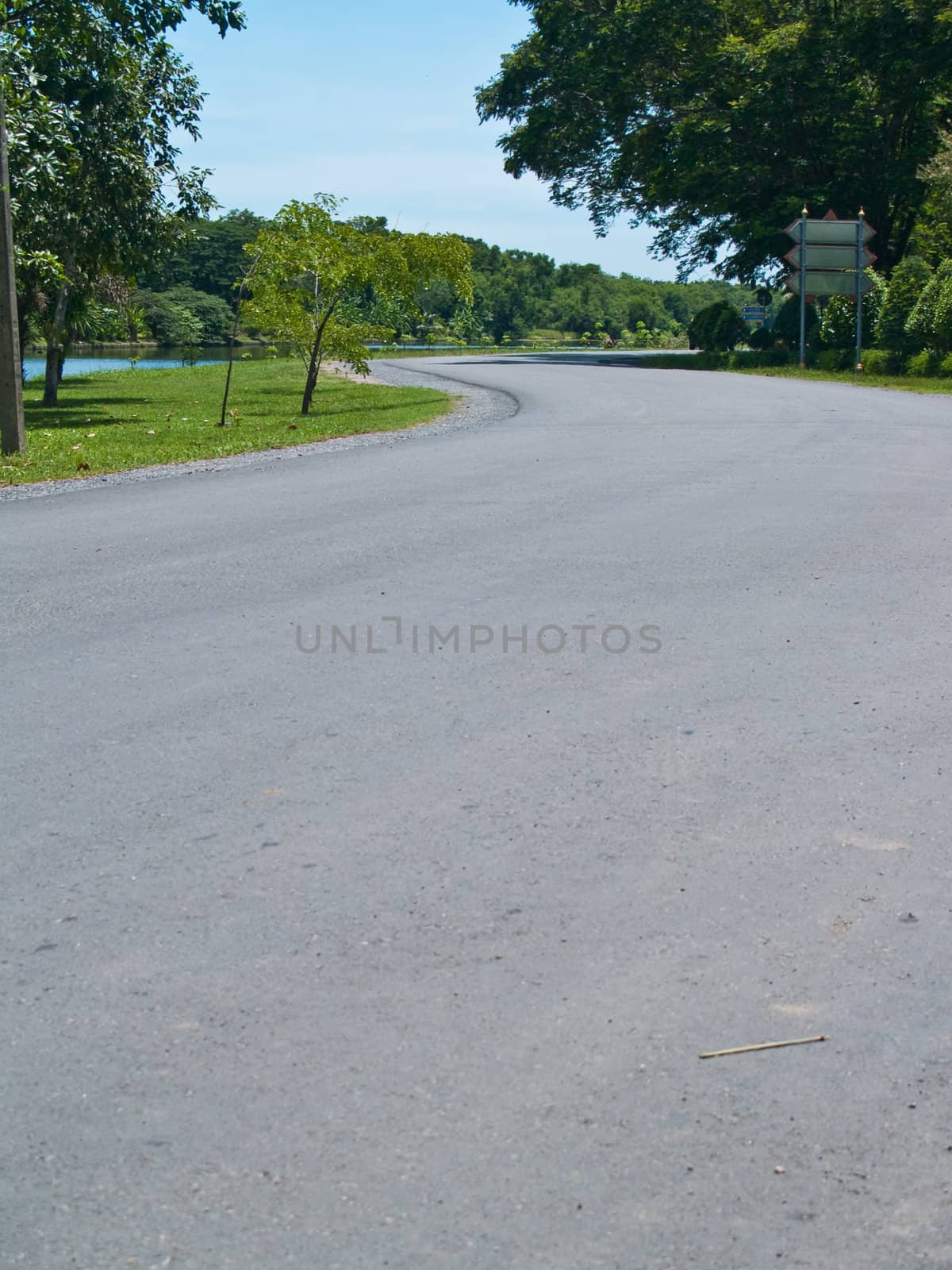 Side canal road