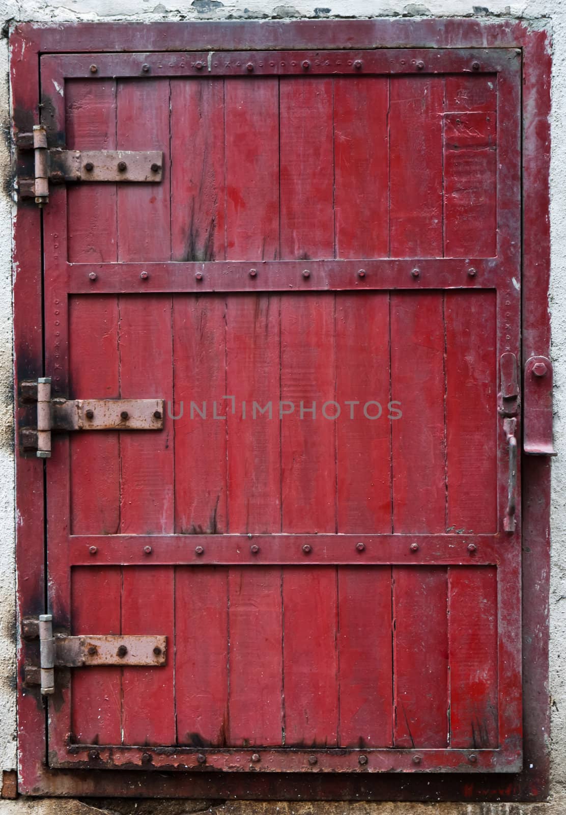 Vintage red wood by Suriyaphoto