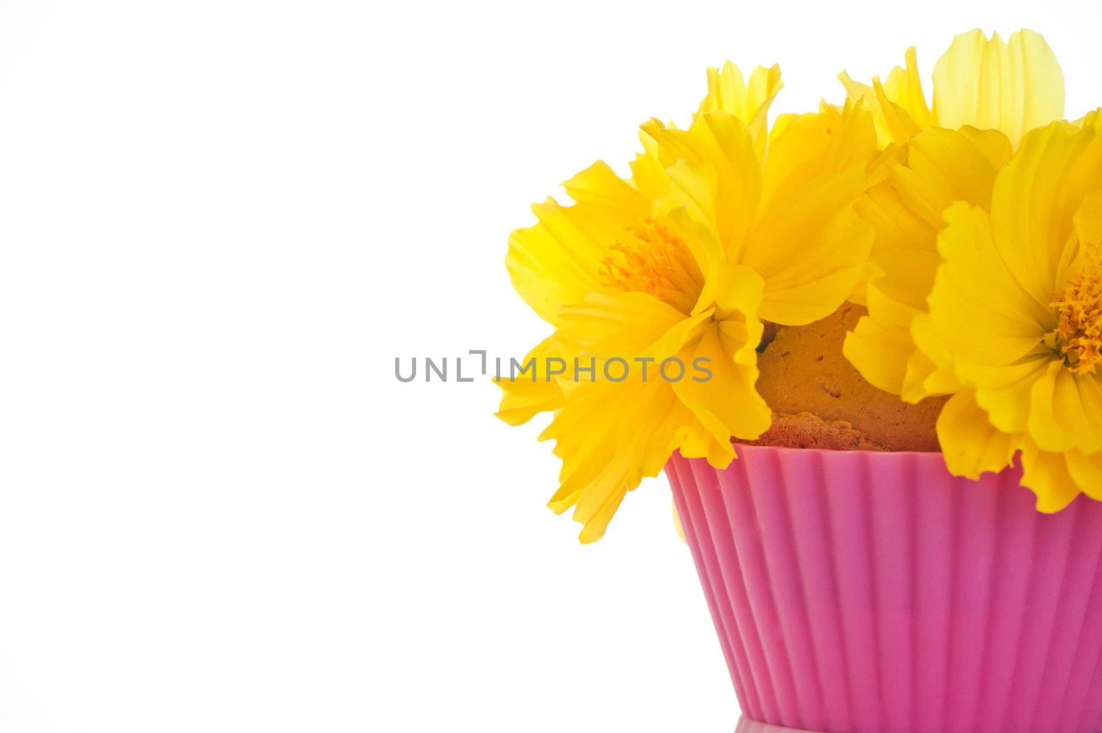 Small bouquet of flowers on an edible content