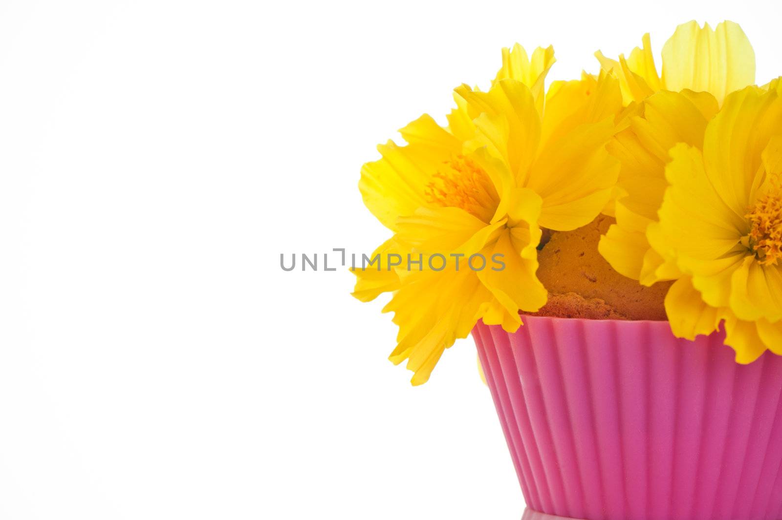 Small bouquet of flowers on an edible content