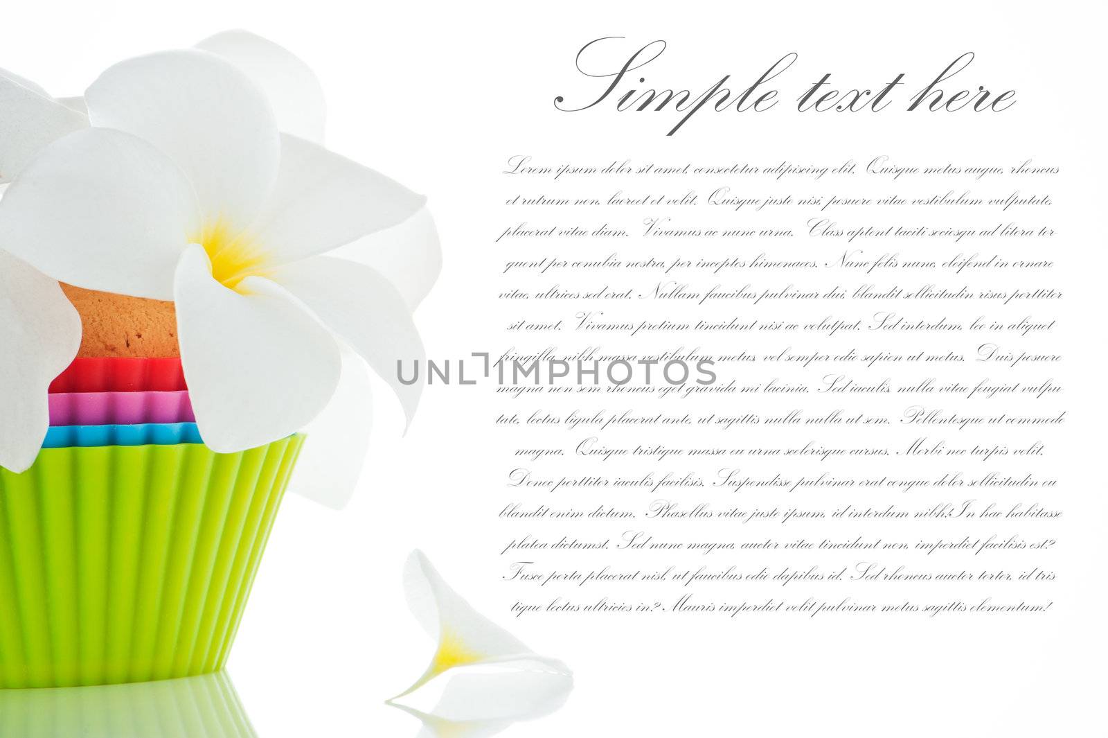 Small bouquet of flowers on an edible content by p.studio66