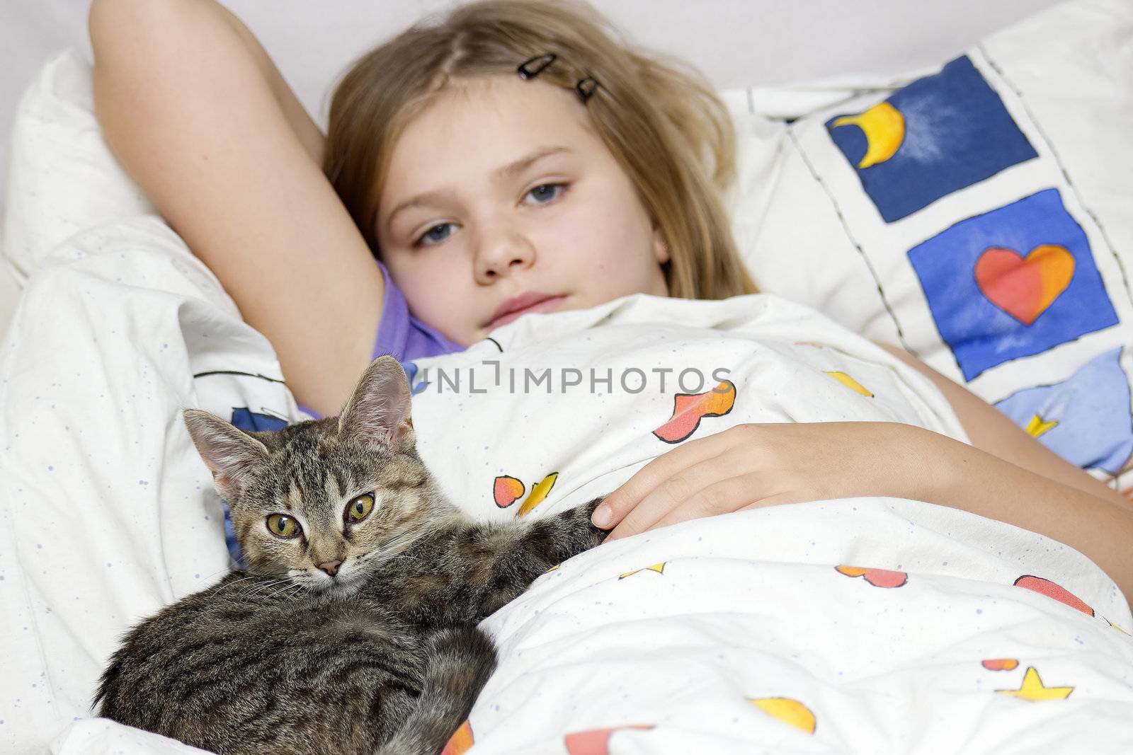 little girl and kitten by miradrozdowski