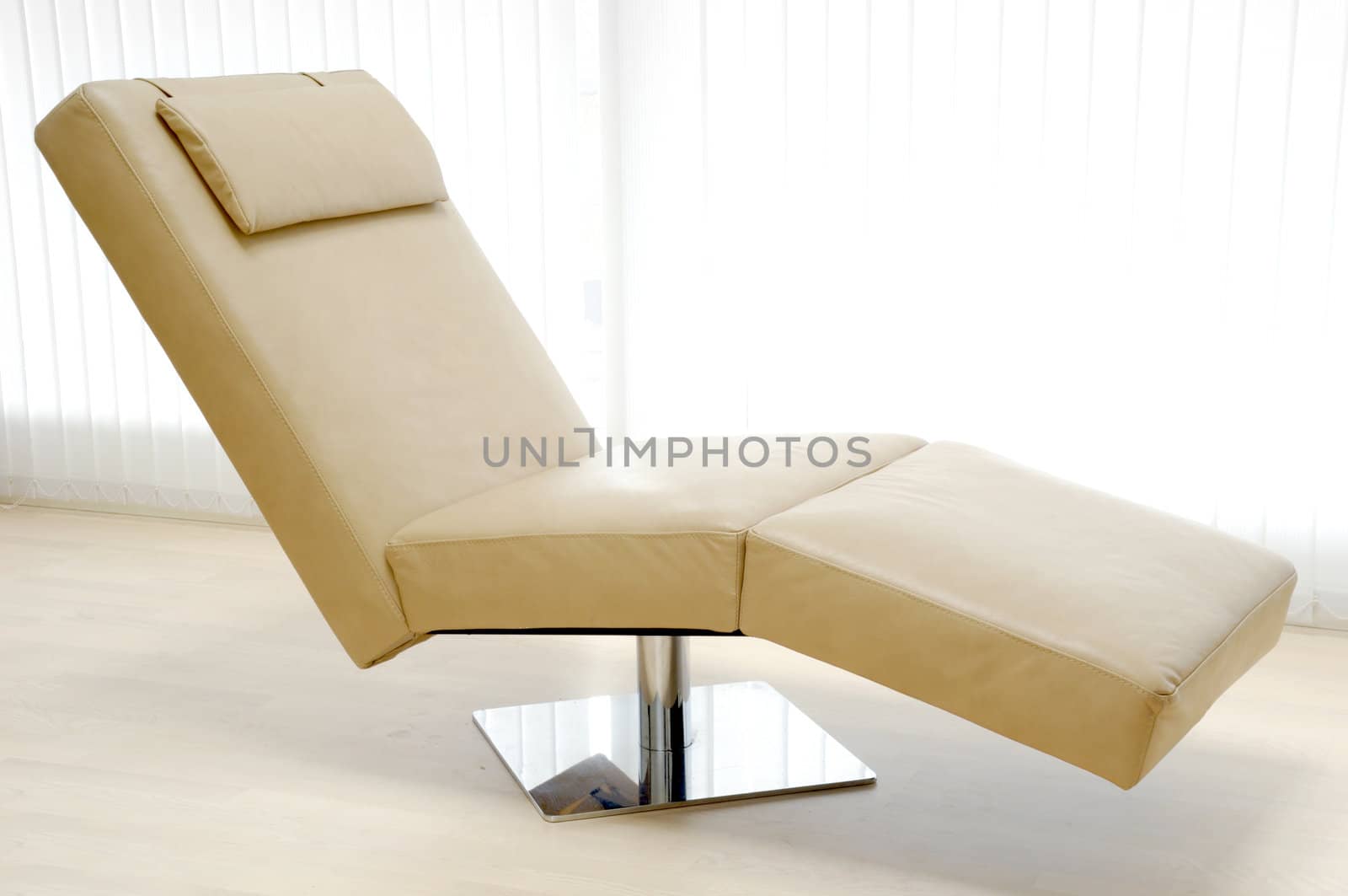 Trendy sofa by cfoto