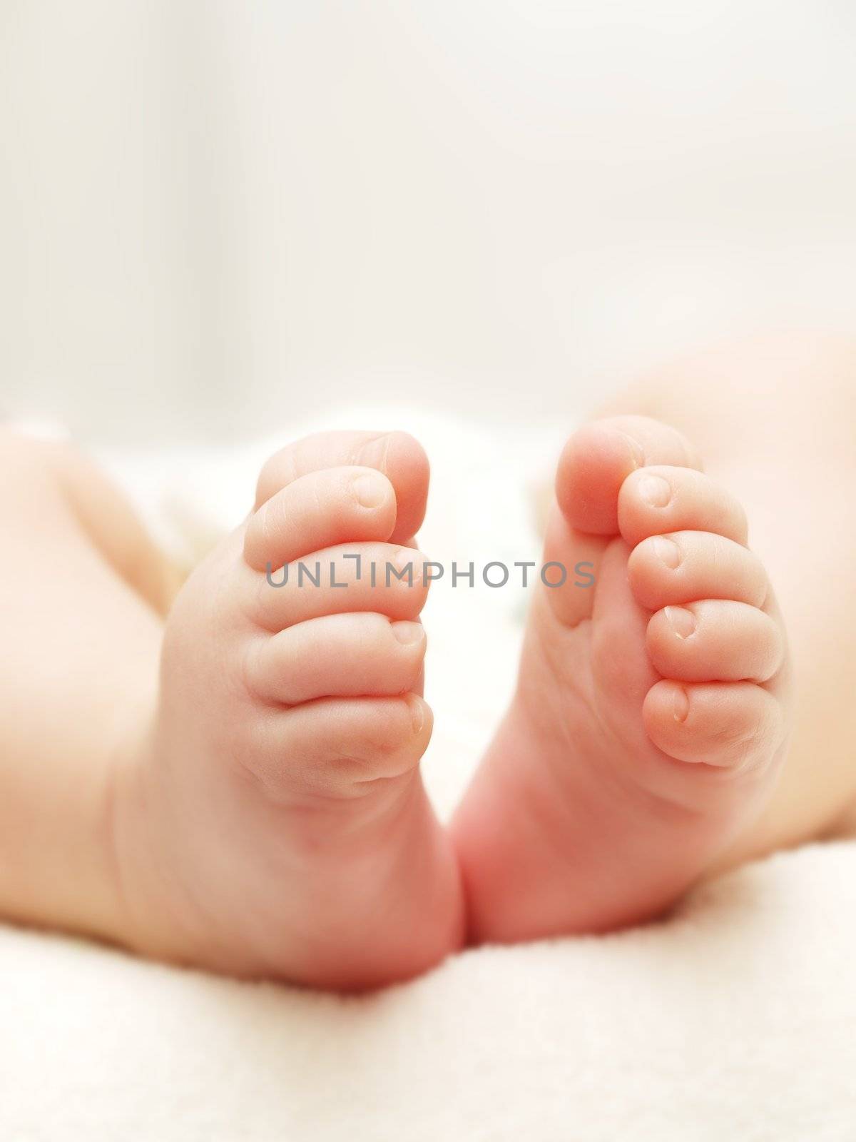 Baby feet by Arvebettum