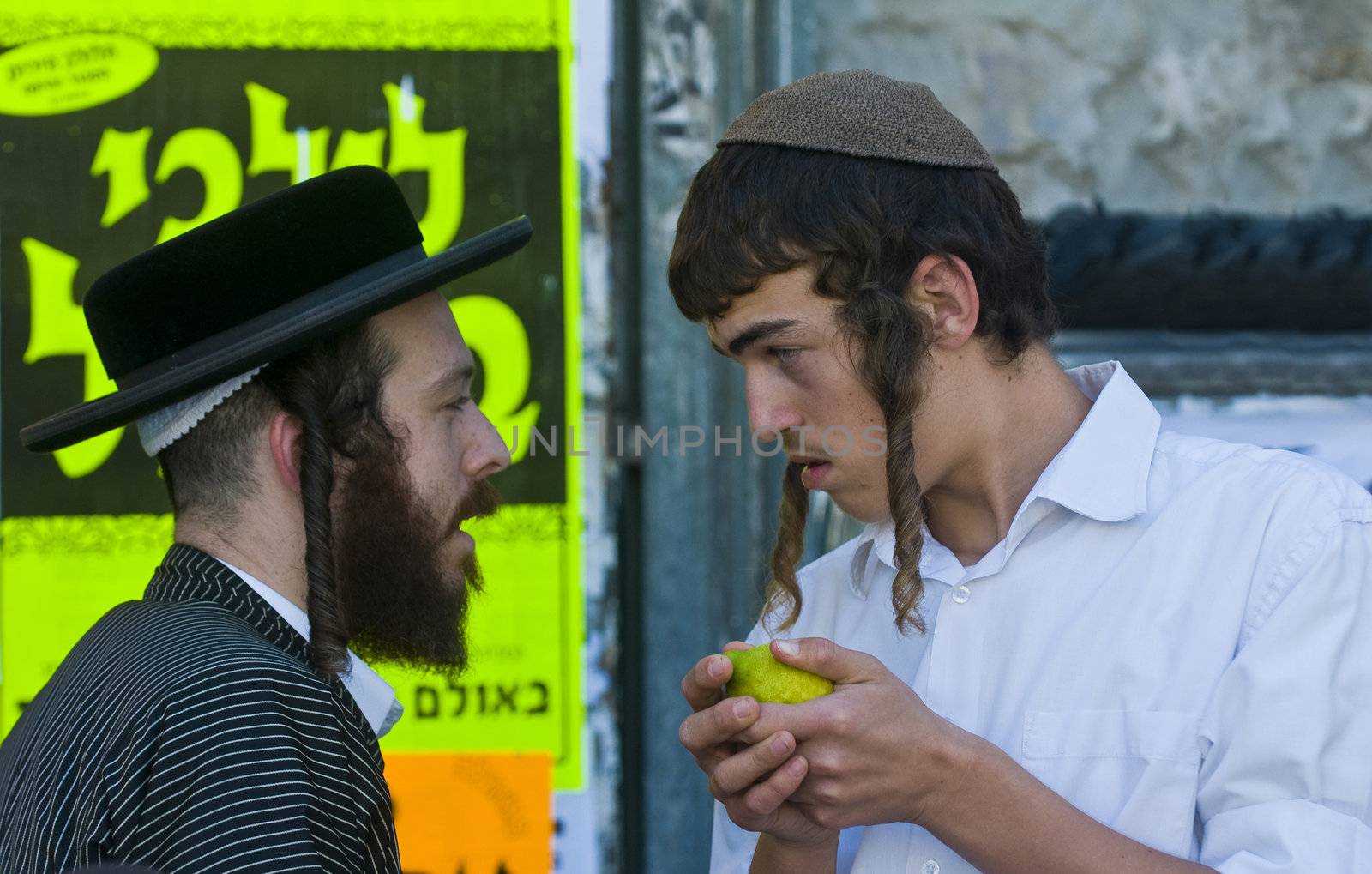 JERUSALEM - OCT 10 : An ultra-orthodox Jewish man sell  "Etrog"   in the "Four spesies" market in Jerusalem Israel on October 10 2011 , Etrog is one of the "Four spesies"  used during the celebration of Sukot