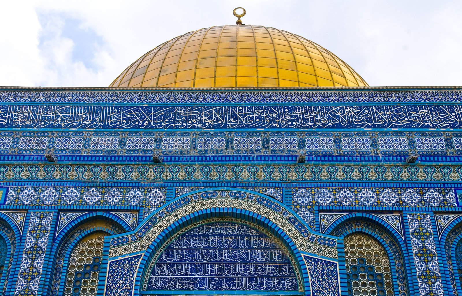 Details on the Dome of the rock in the old city of jerusalem , Israel