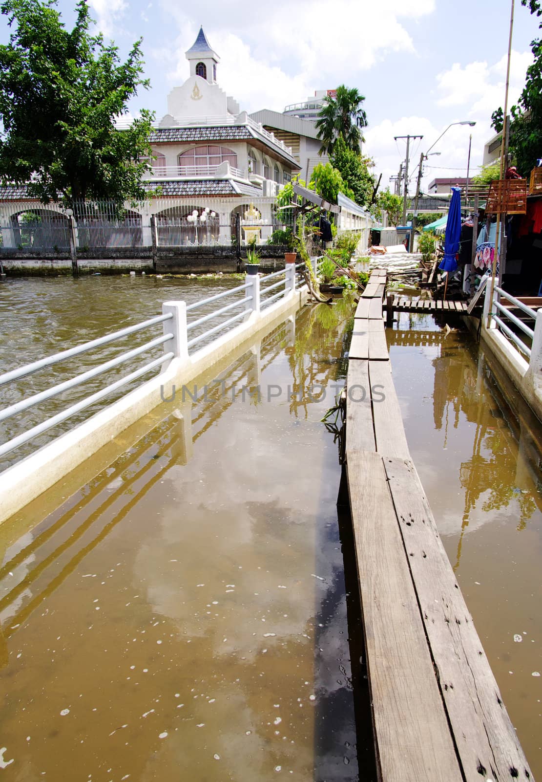 Bangkok Thailand ,flood protect by BeeManGuitarRa
