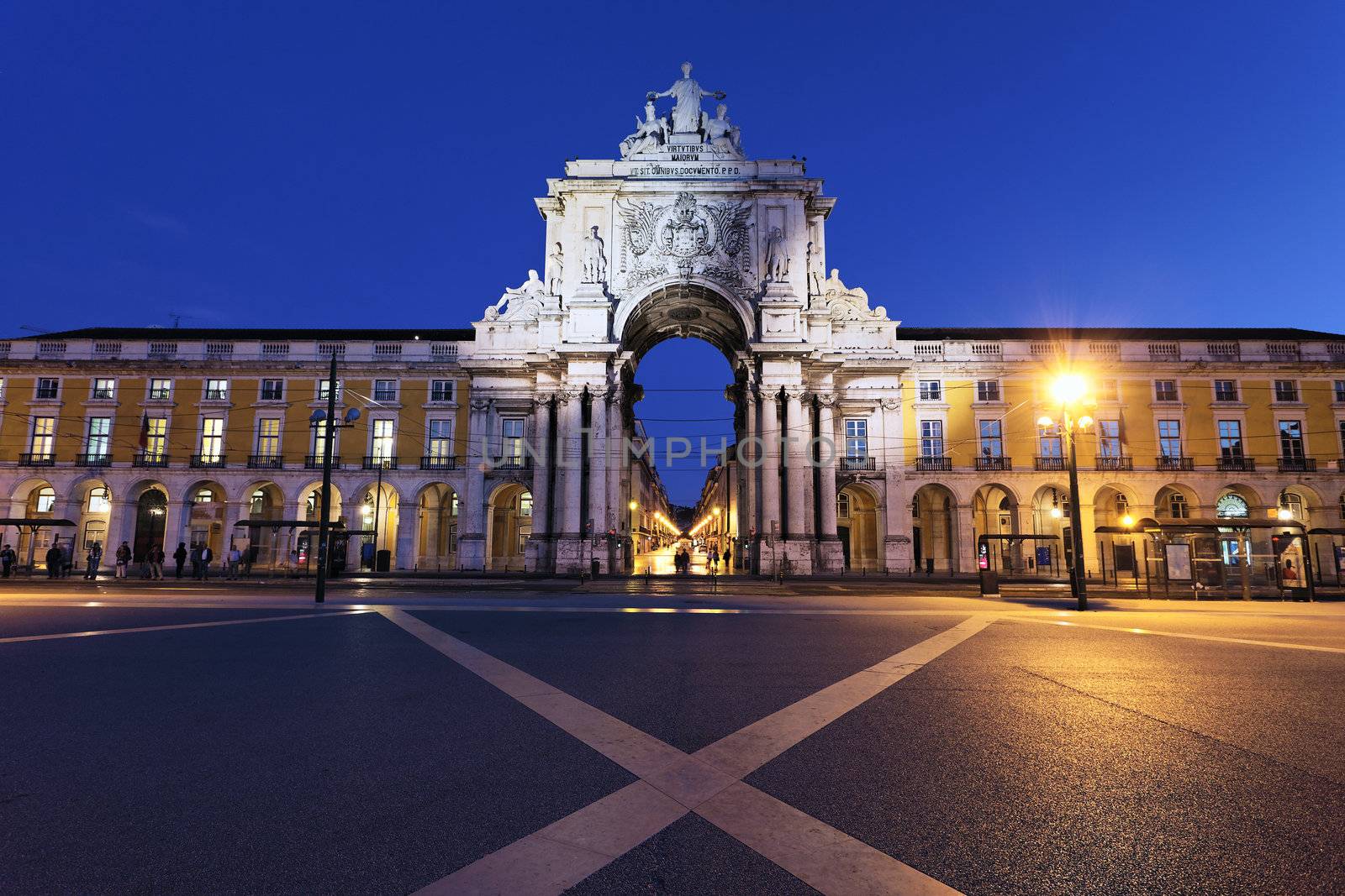 arch at commerce square at Lisbon by night