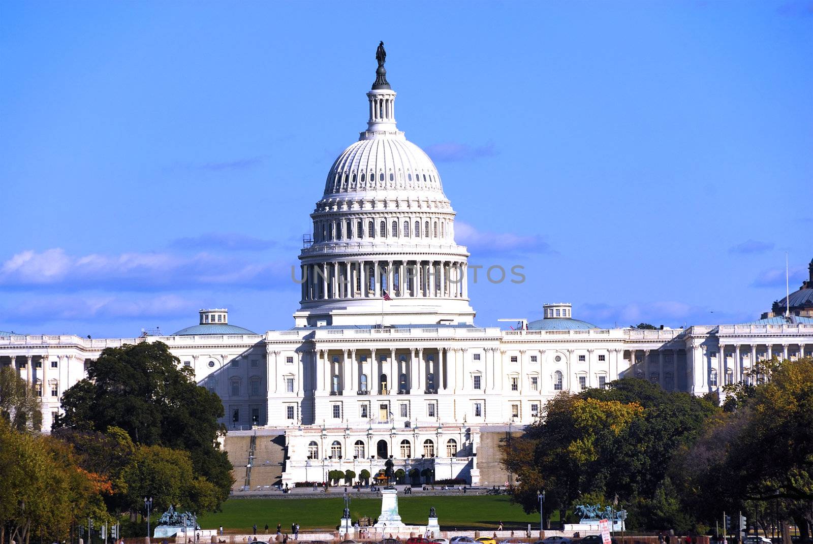 US capitol building on a sunny winter day