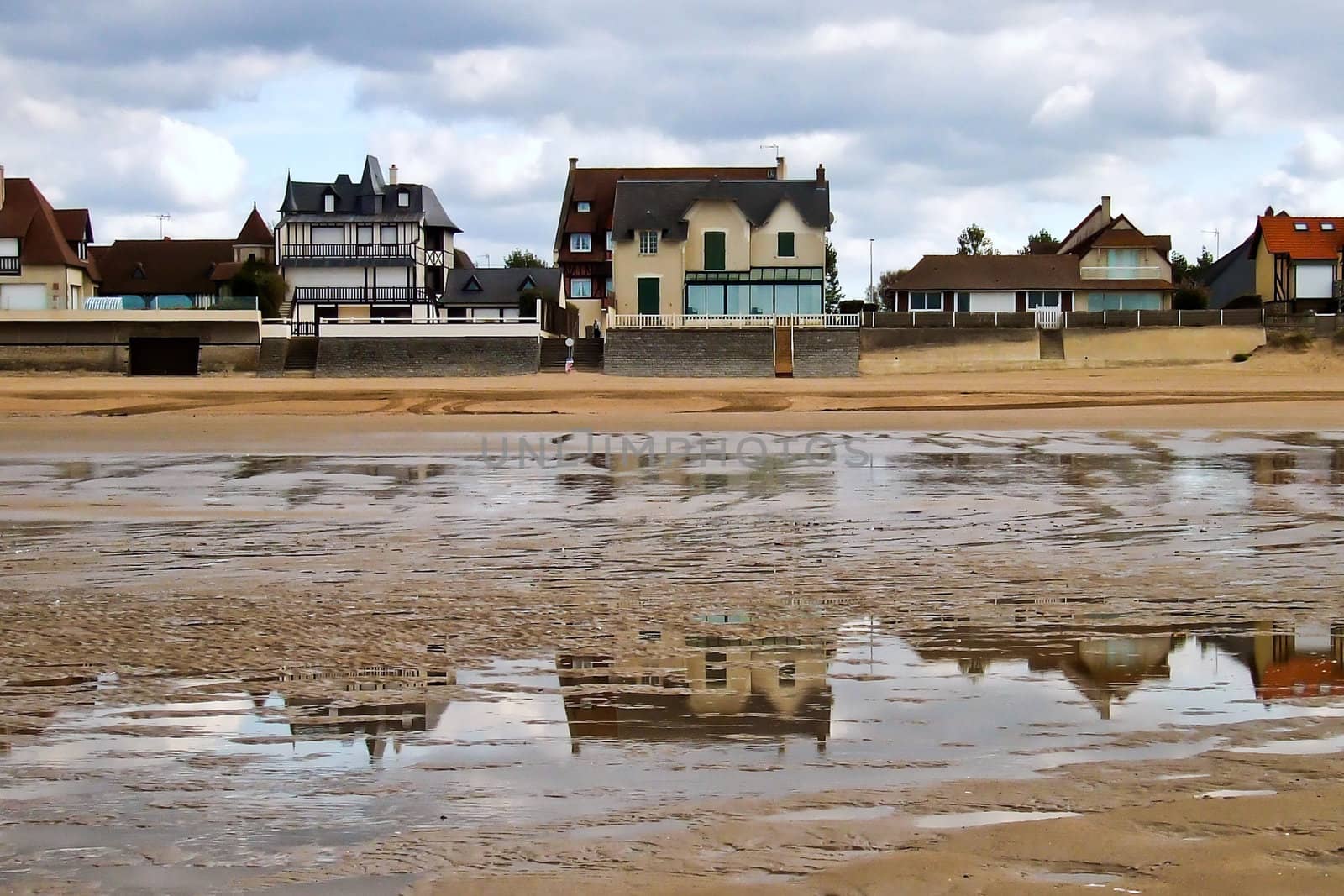 View of a small village facing the Juno beach, between heaven and earth