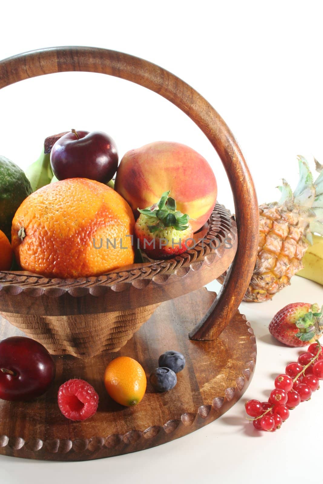 Fruit Mix in the basket by discovery