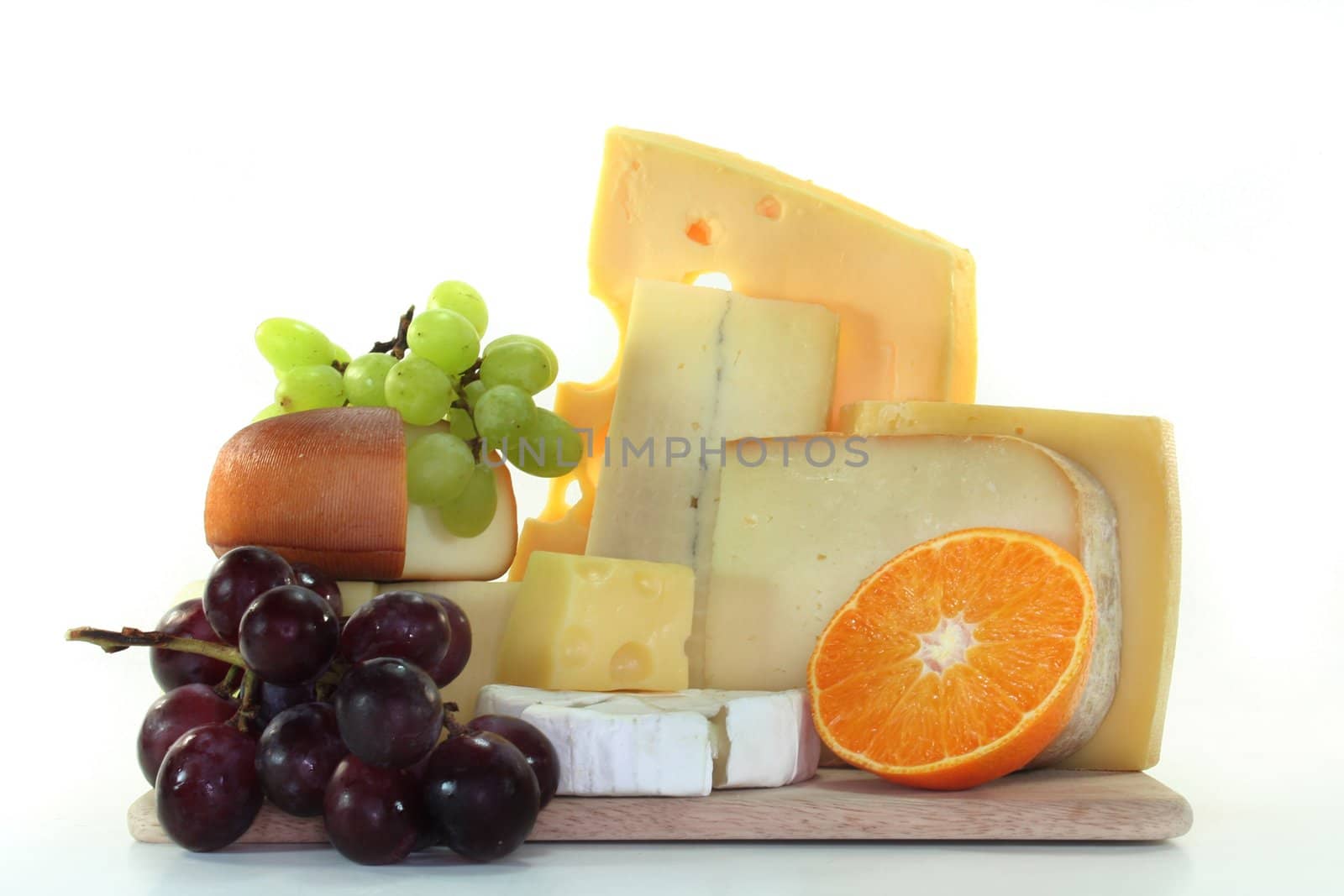 Varieties of cheese with fresh grapes, dark and light