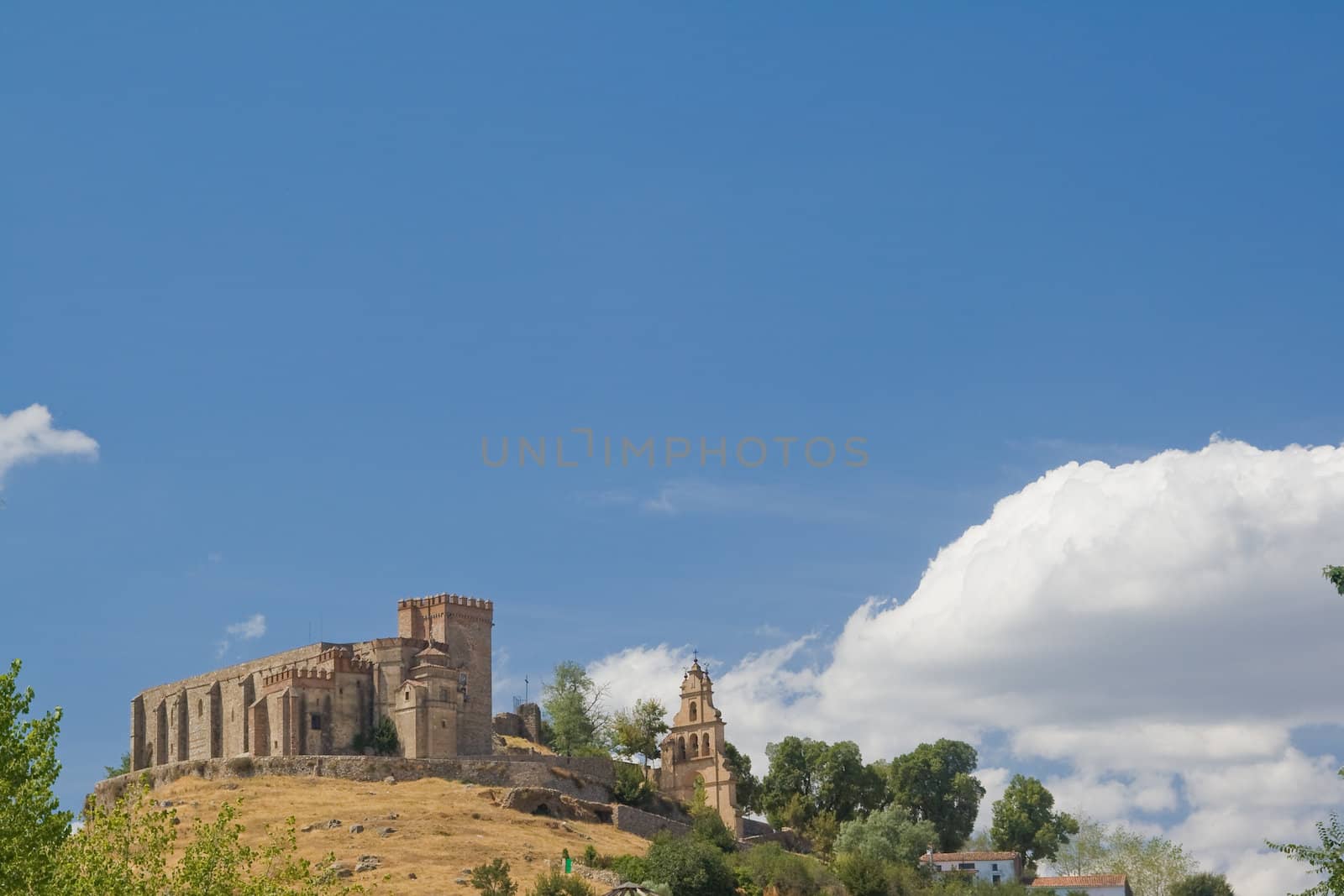 Castle that raise Aracena's city, placed in the mountain range of the same name.