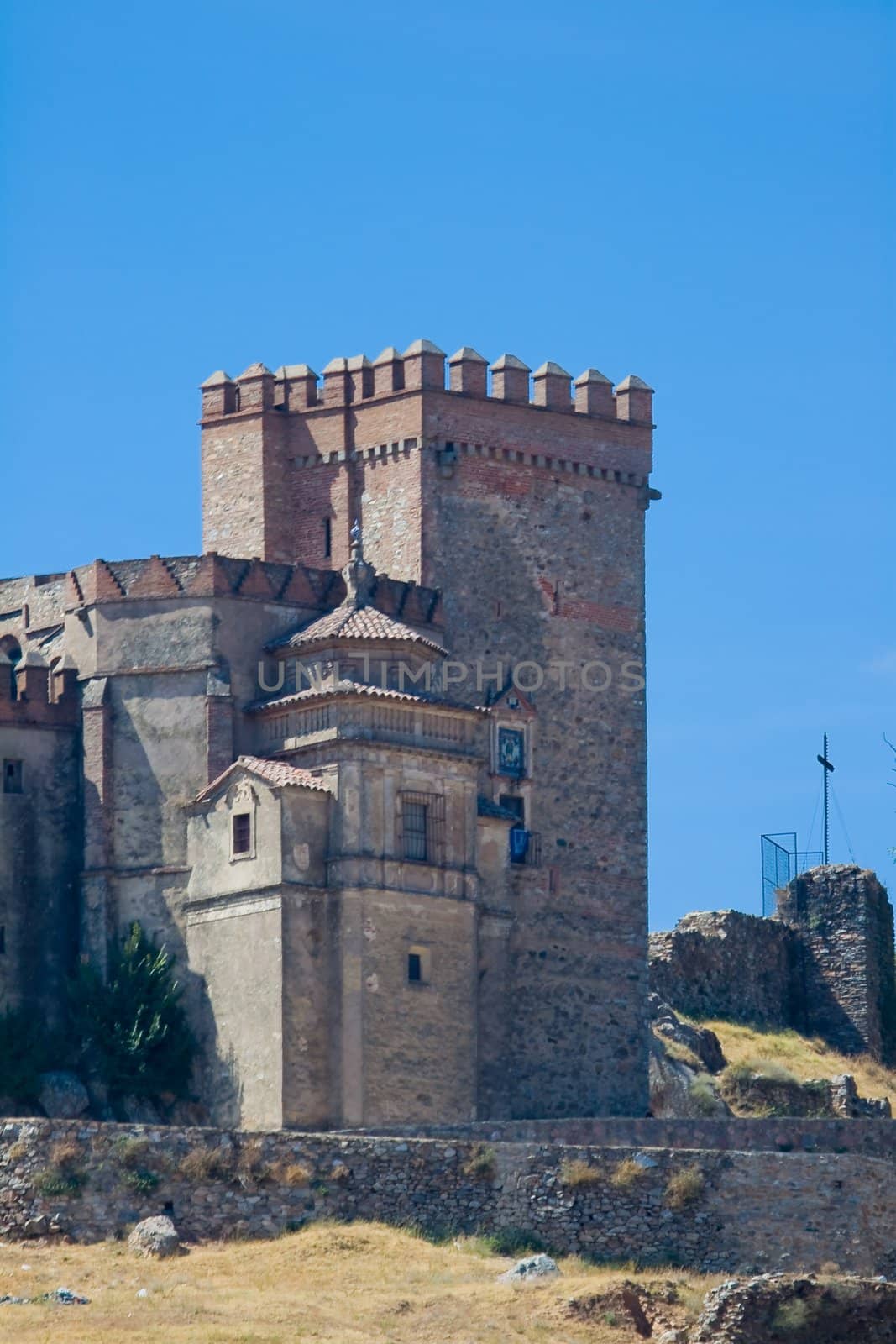 Castle that raise Aracena's city, placed in the mountain range of the same name.