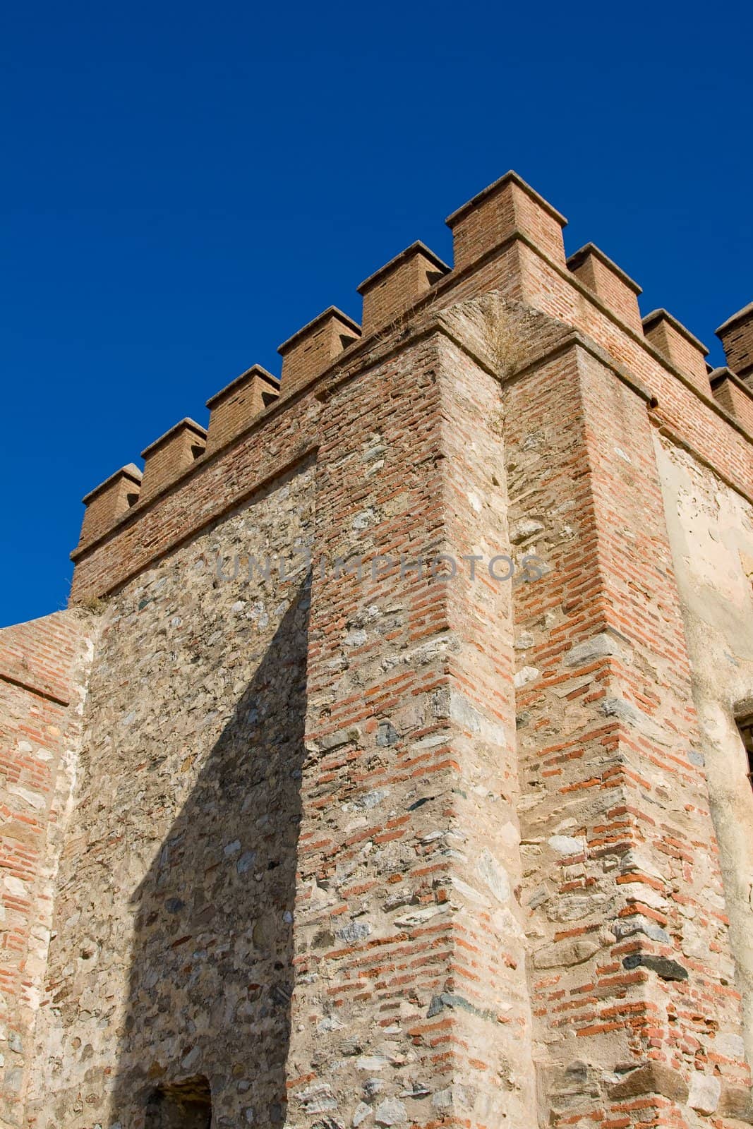 Castle that raise Aracena's city, placed in the mountain range of the same name.